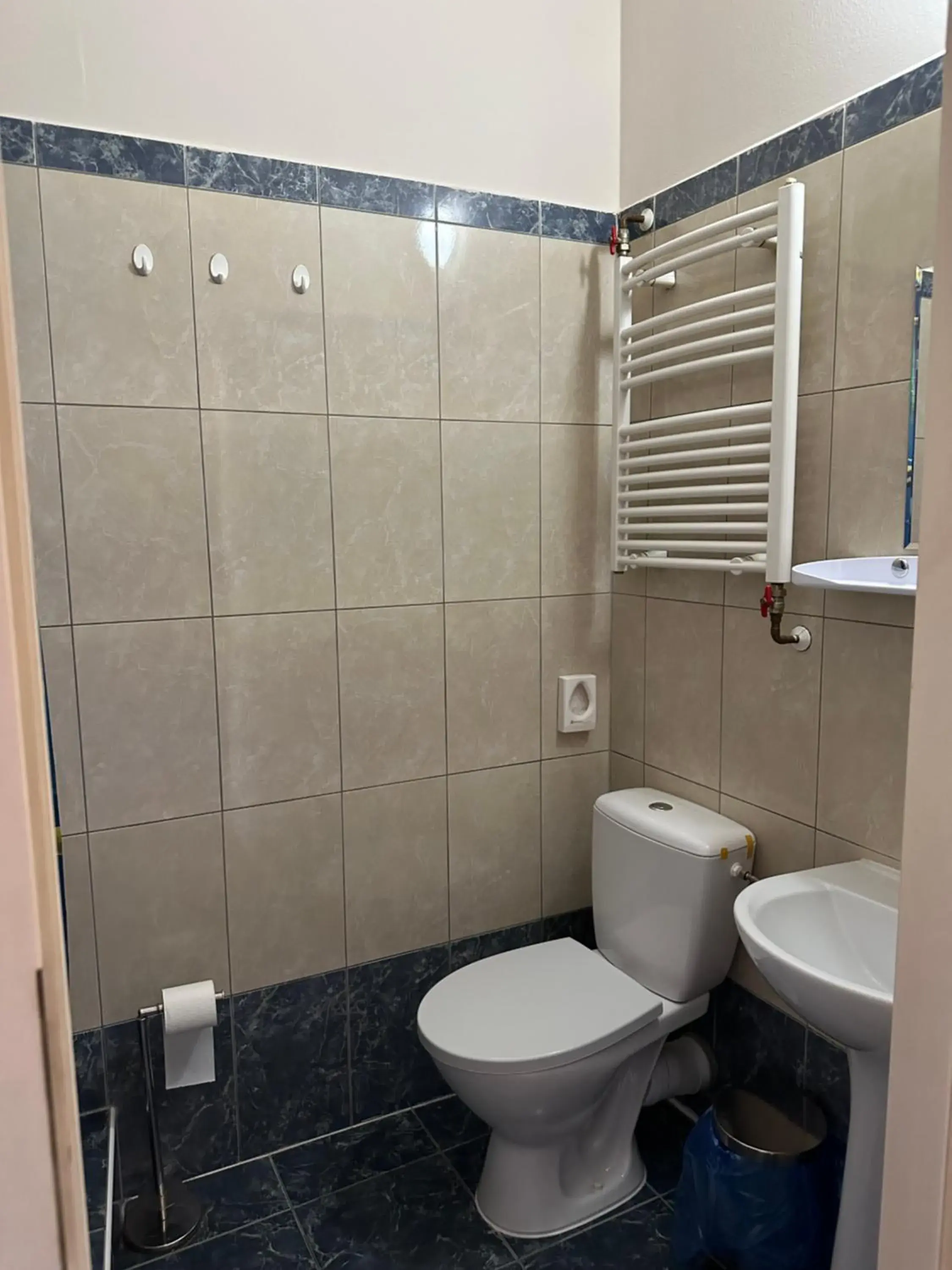 Twin Room with Shared Bathroom in Hotel Haga Twin Room with Shared Bathroom in Hotel Haga
