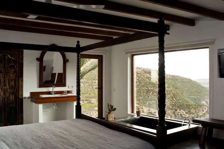 Photo of the whole room, Bed in La Almendra y El Gitano