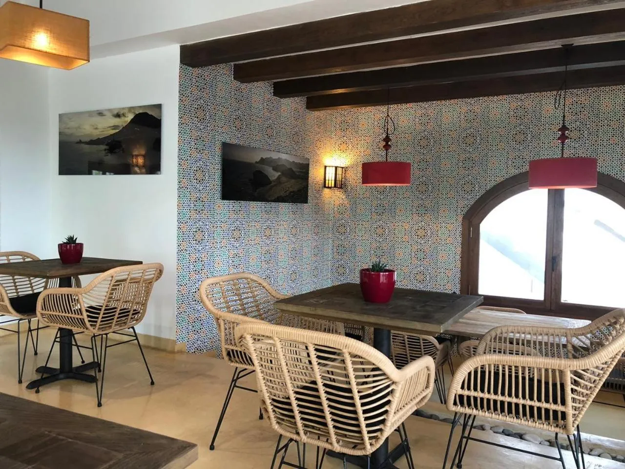 Lounge or bar in La Almendra y El Gitano