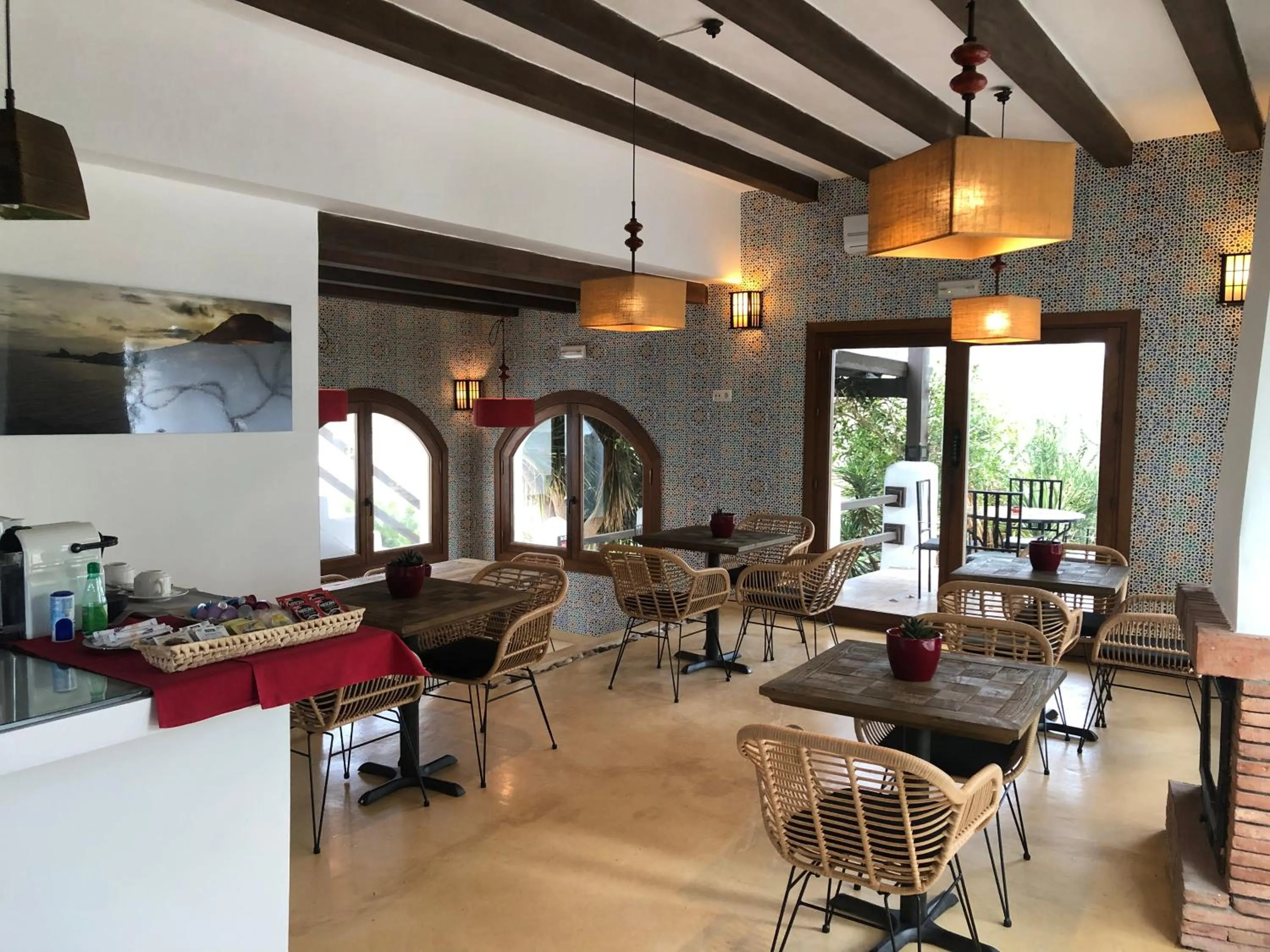 Lounge or bar in La Almendra y El Gitano