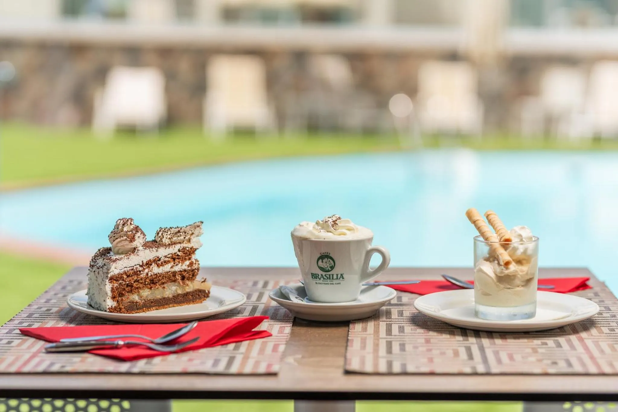 Restaurant/places to eat in Apartamentos LIVVO Koala Garden