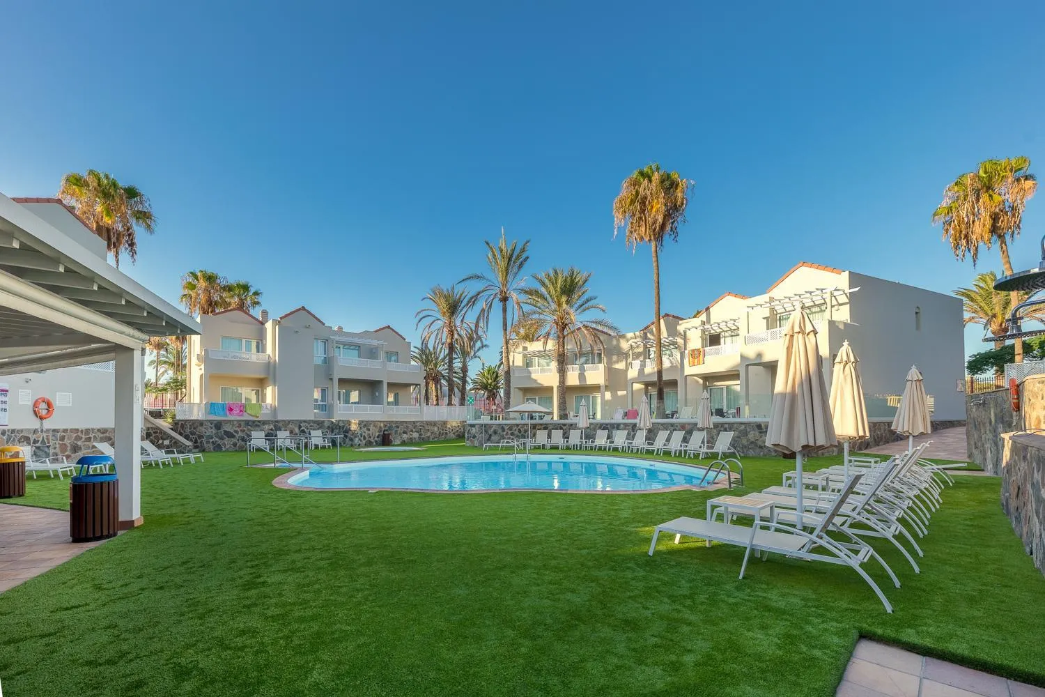 Swimming pool in Apartamentos LIVVO Koala Garden