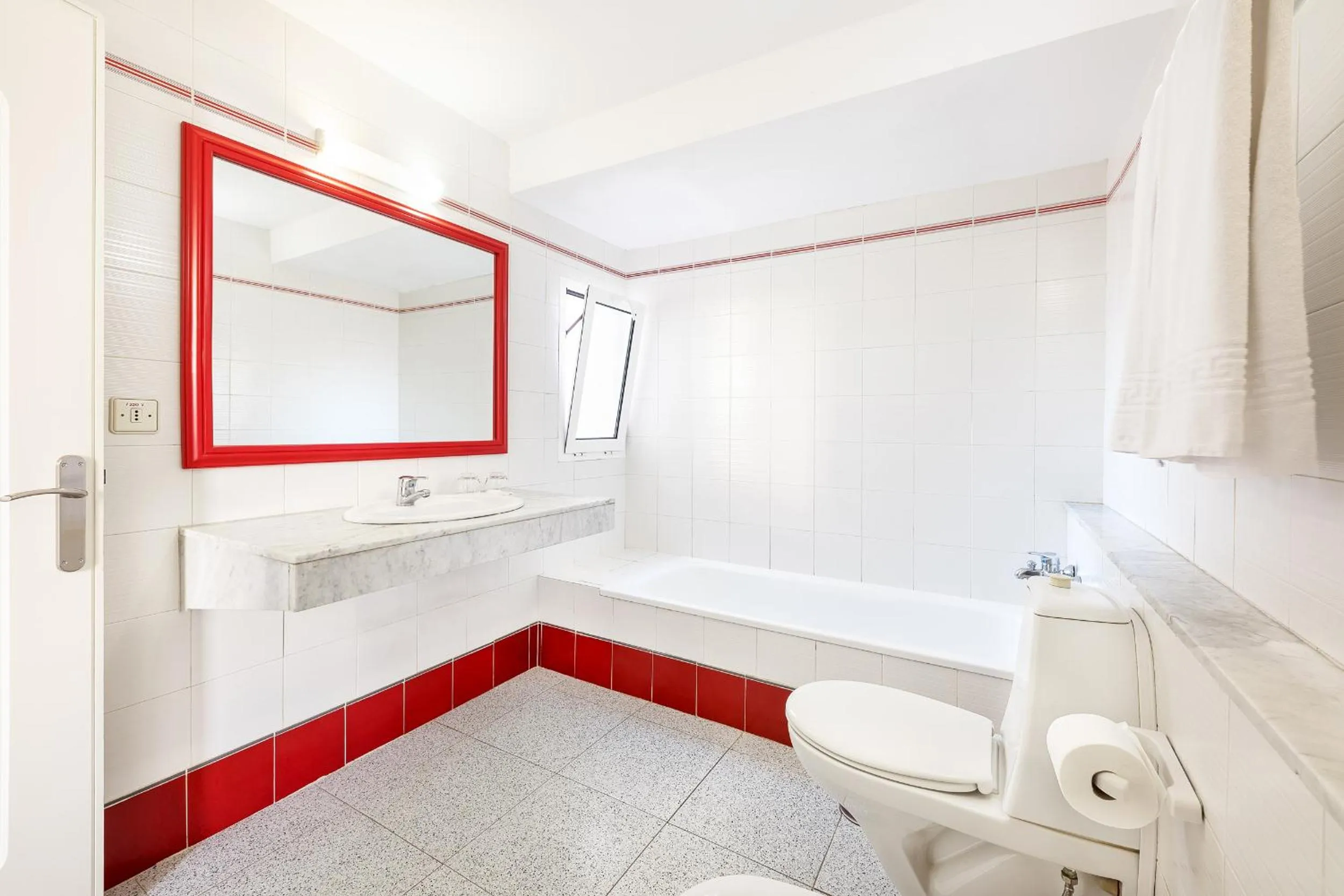 Bathroom in Apartamentos LIVVO Koala Garden