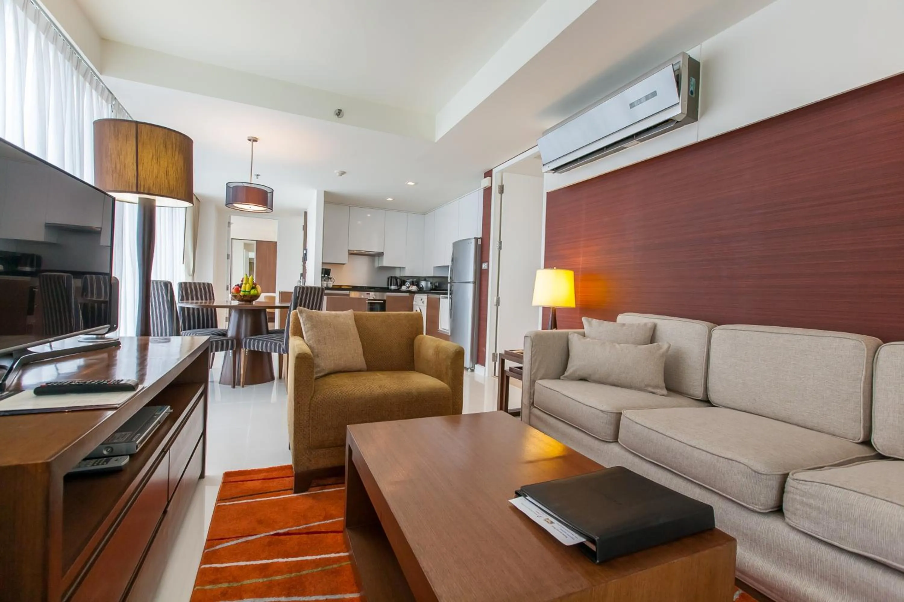 TV and multimedia in Oakwood Residence Sukhumvit 24 Bangkok