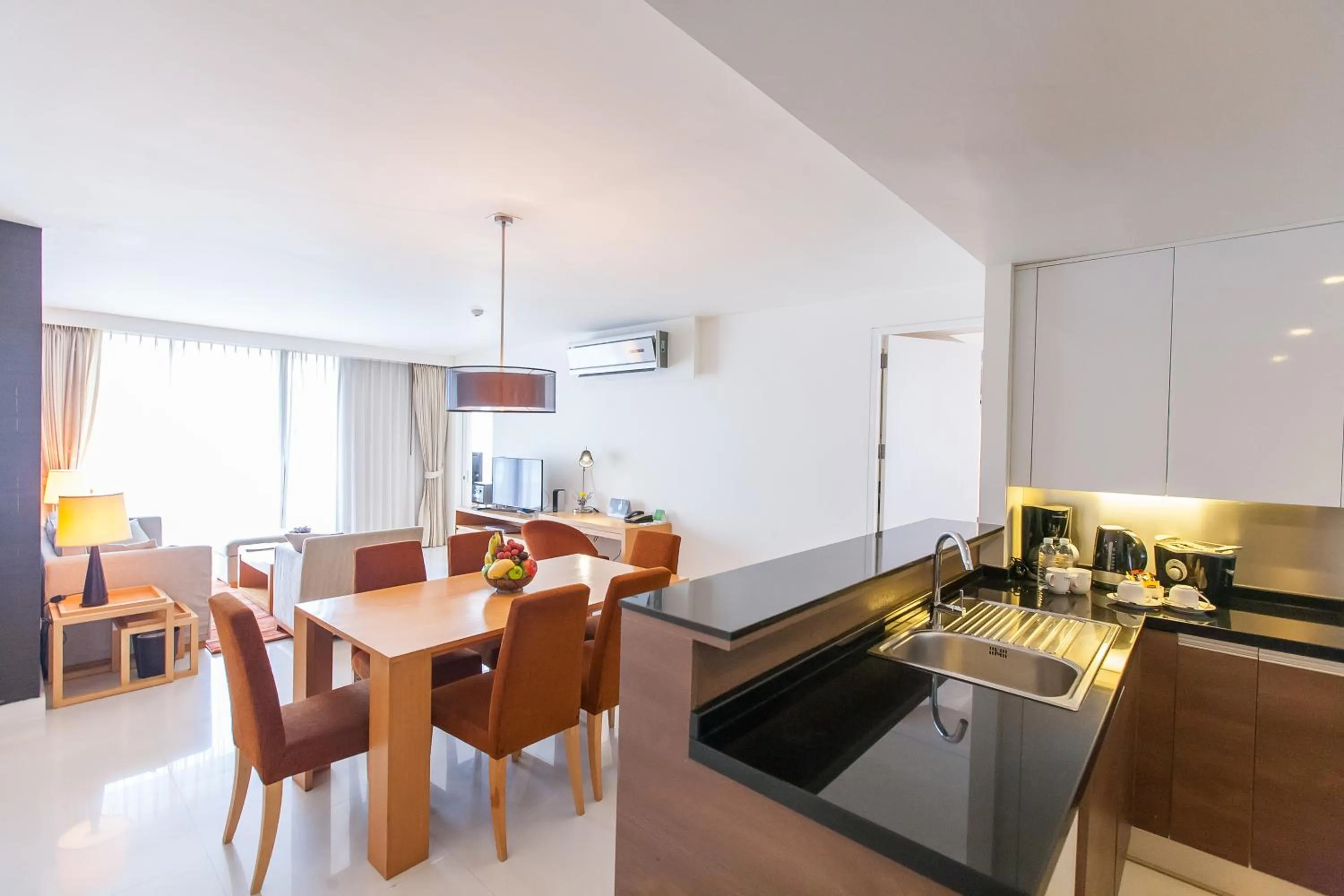 Kitchen or kitchenette in Oakwood Residence Sukhumvit 24 Bangkok