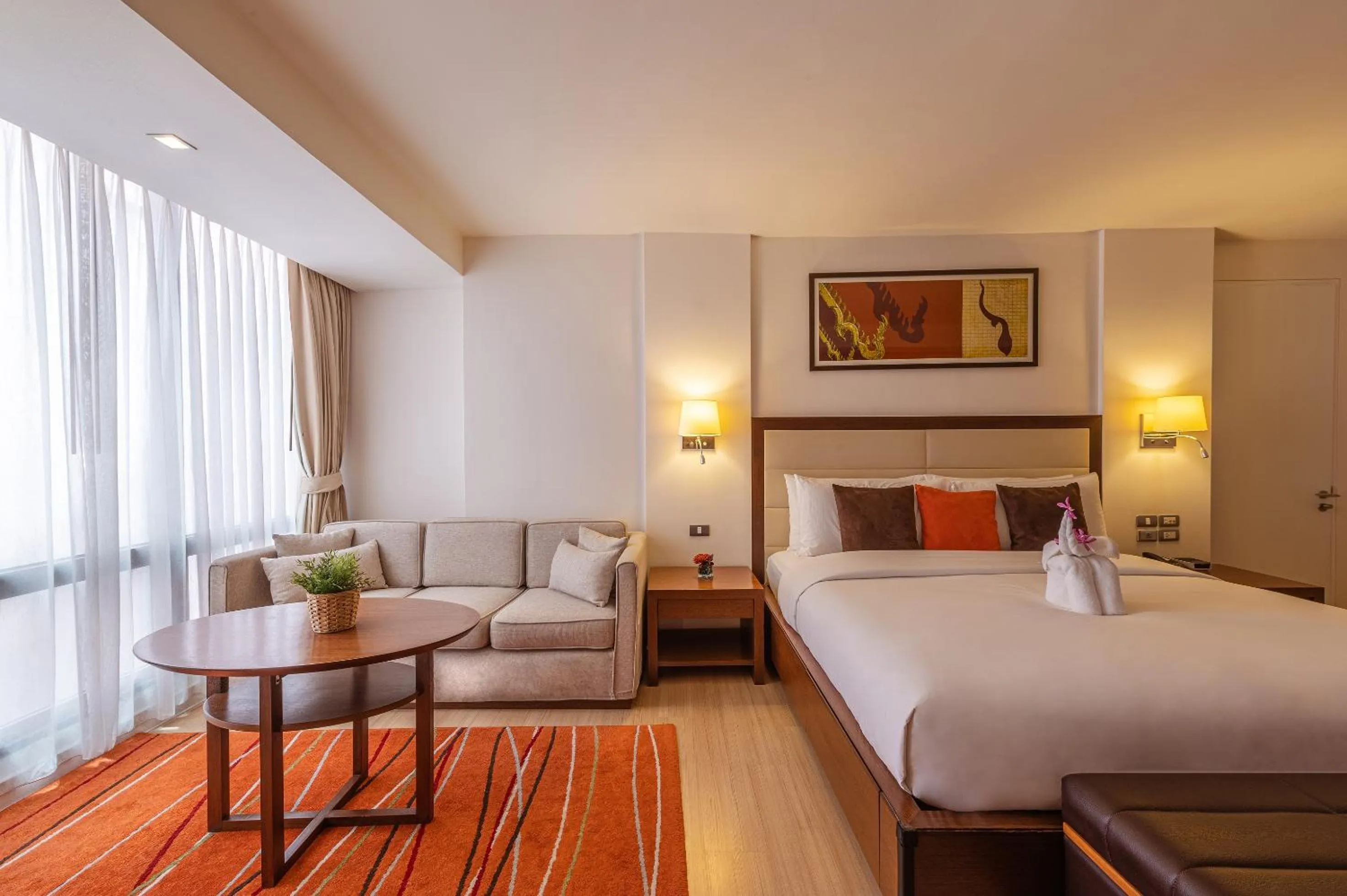 Photo of the whole room, Bed in Oakwood Residence Sukhumvit 24 Bangkok