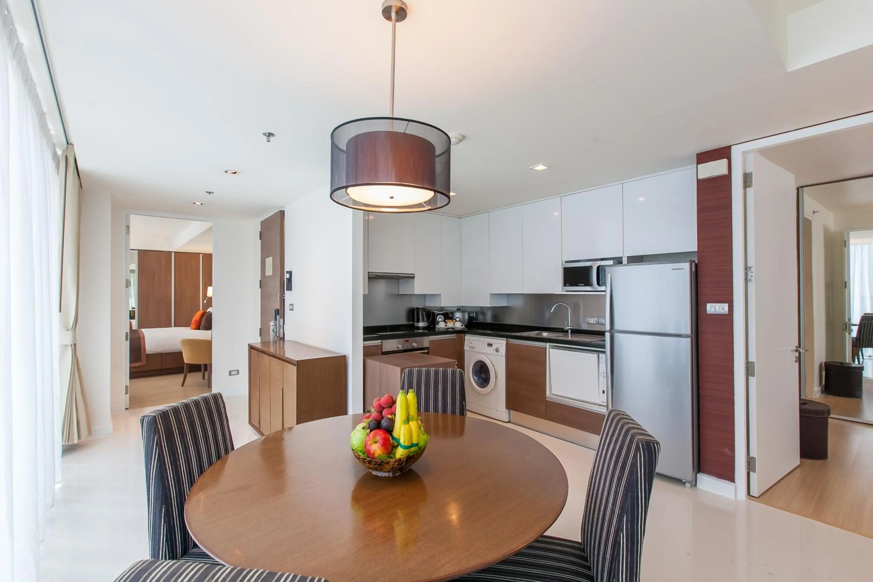 Dining area in Oakwood Residence Sukhumvit 24 Bangkok