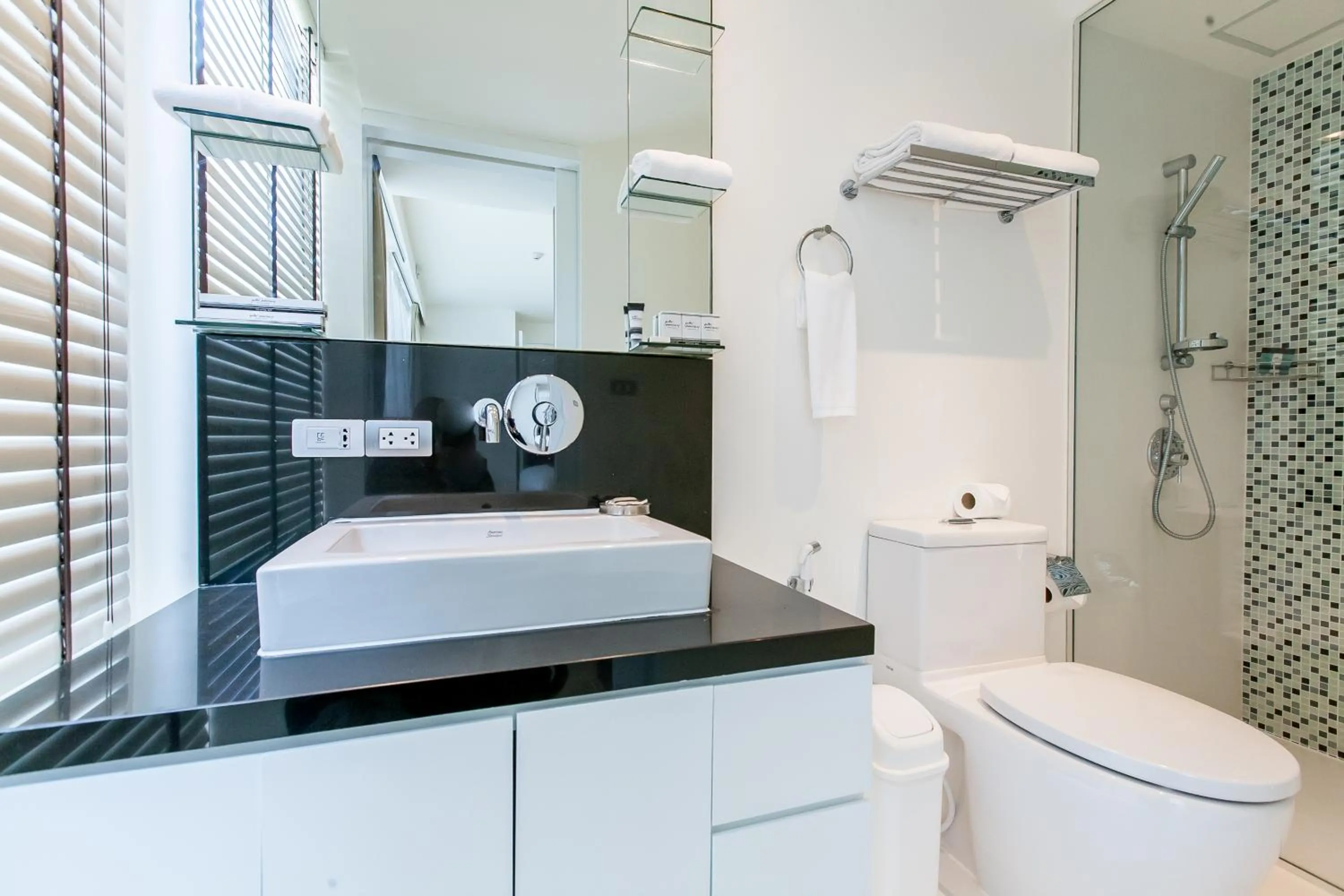 Bathroom in Oakwood Residence Sukhumvit 24 Bangkok