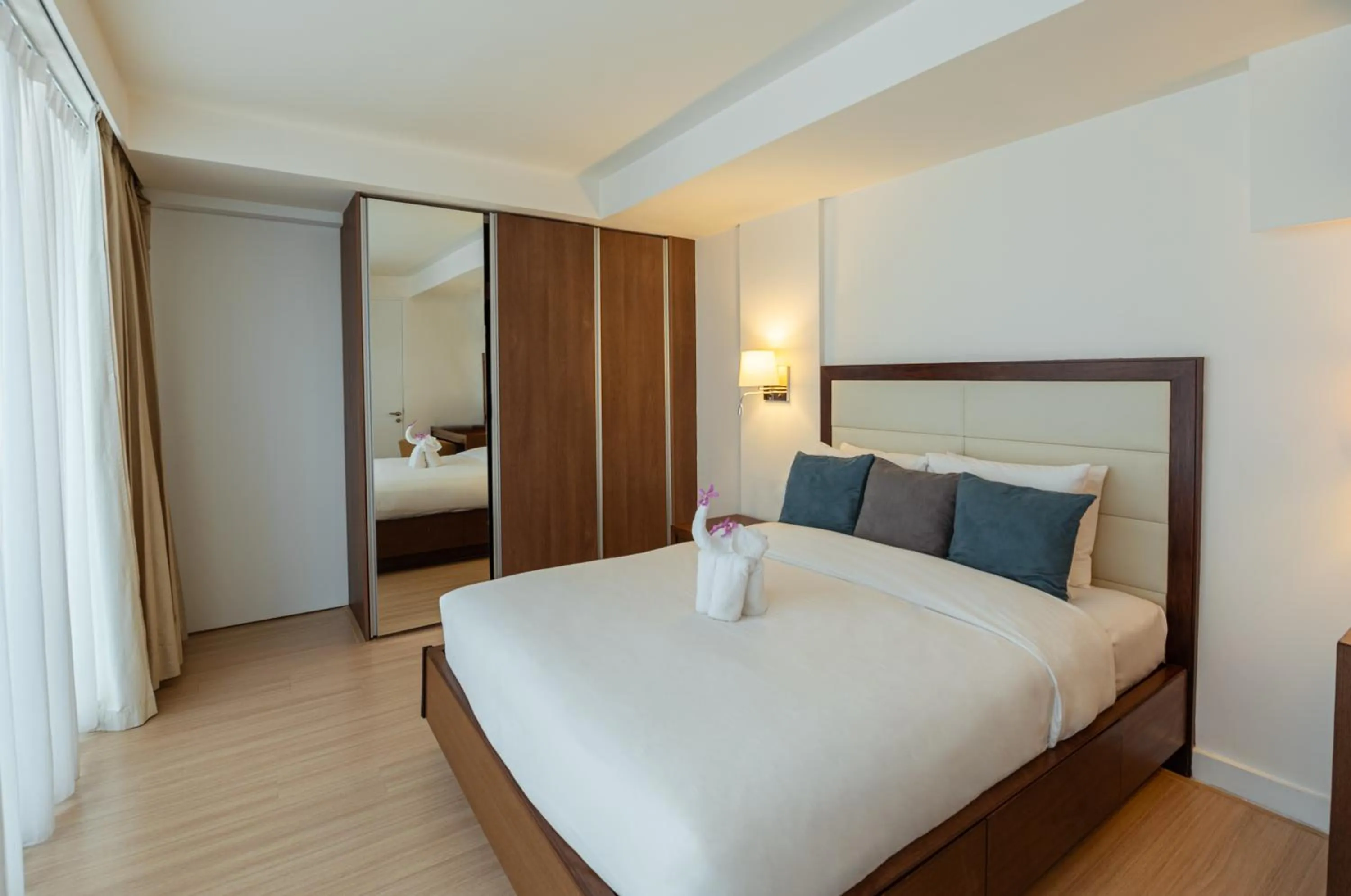 Bedroom, Bed in Oakwood Residence Sukhumvit 24 Bangkok