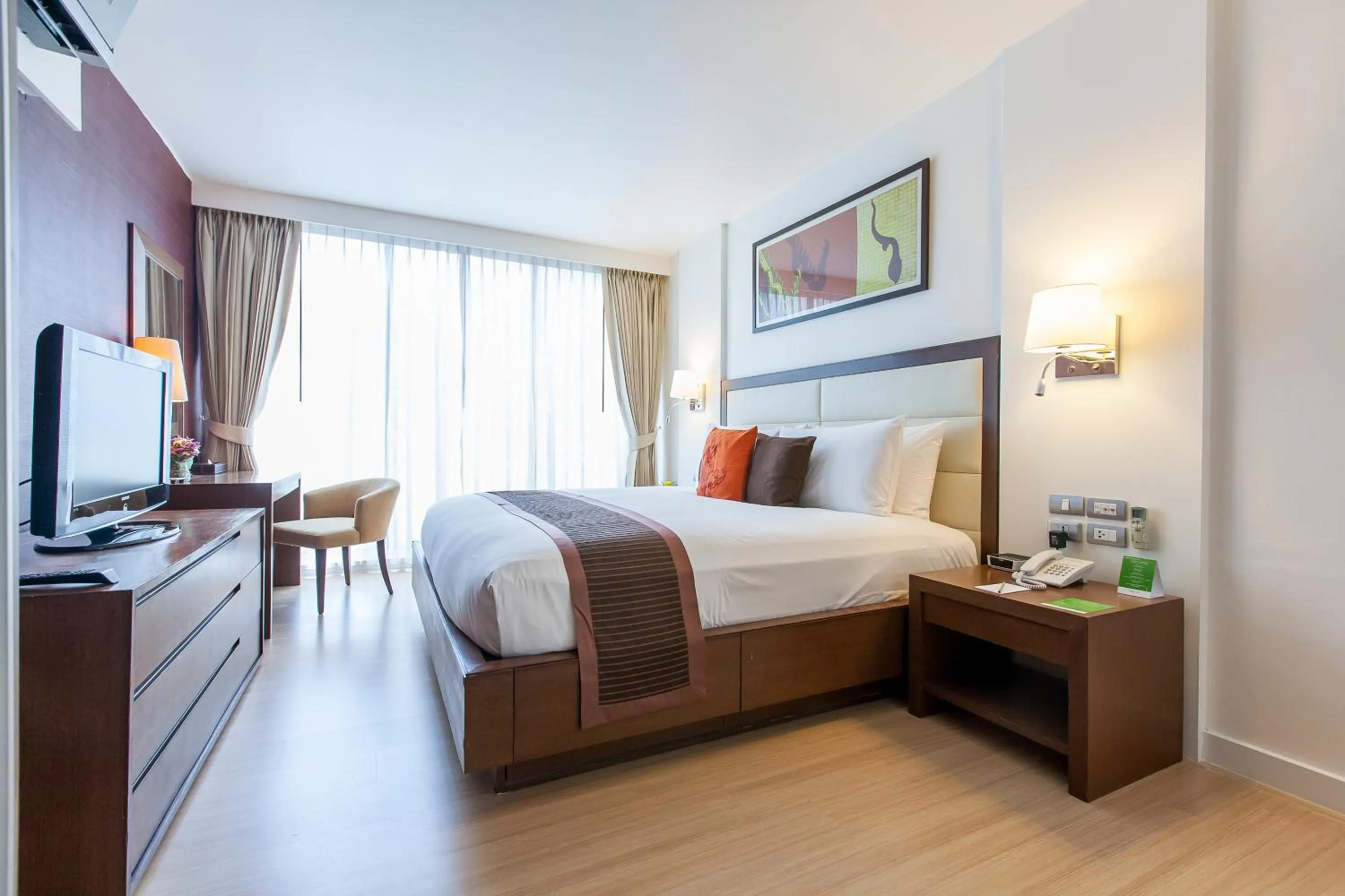 Bedroom, Bed in Oakwood Residence Sukhumvit 24 Bangkok