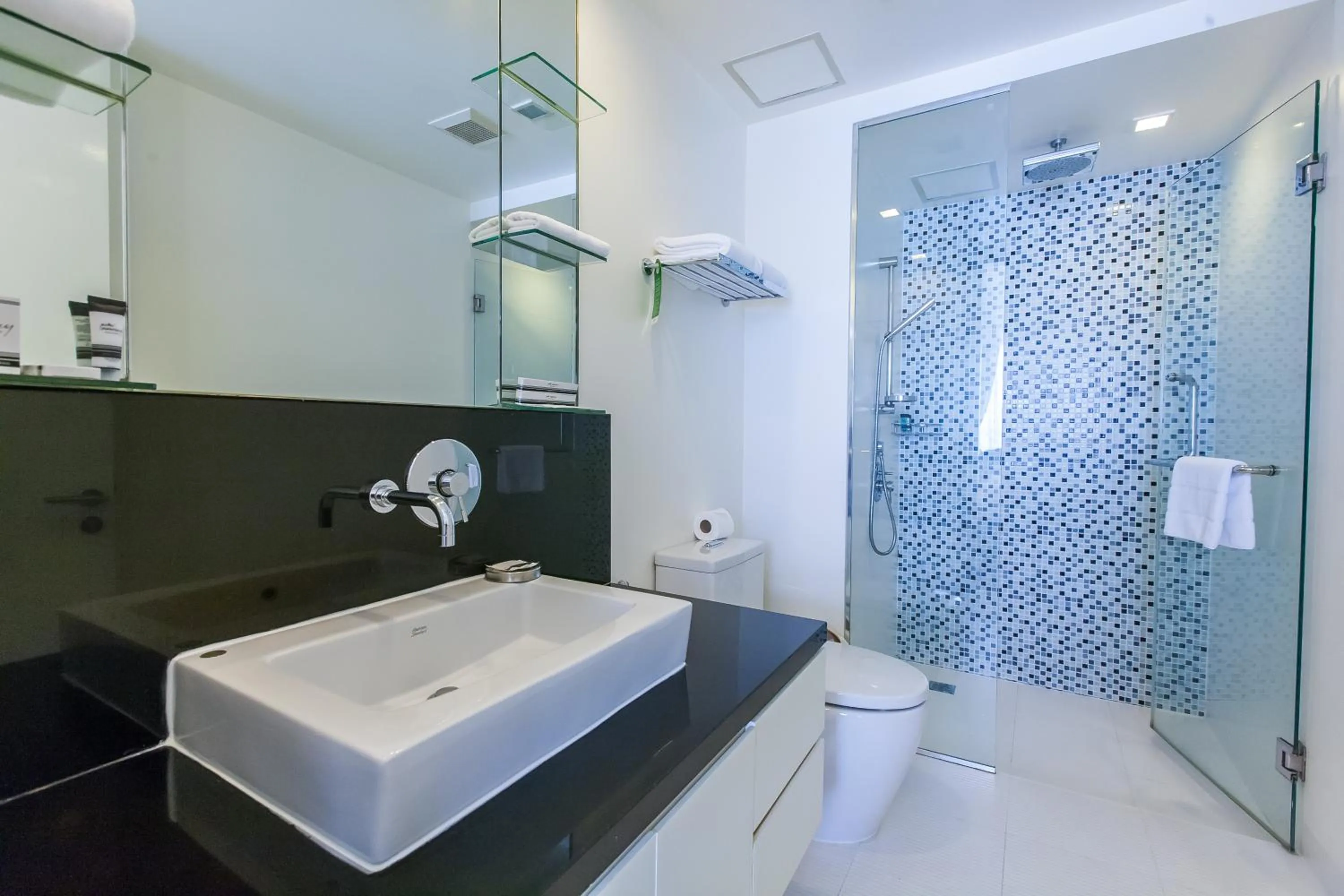 Bathroom in Oakwood Residence Sukhumvit 24 Bangkok