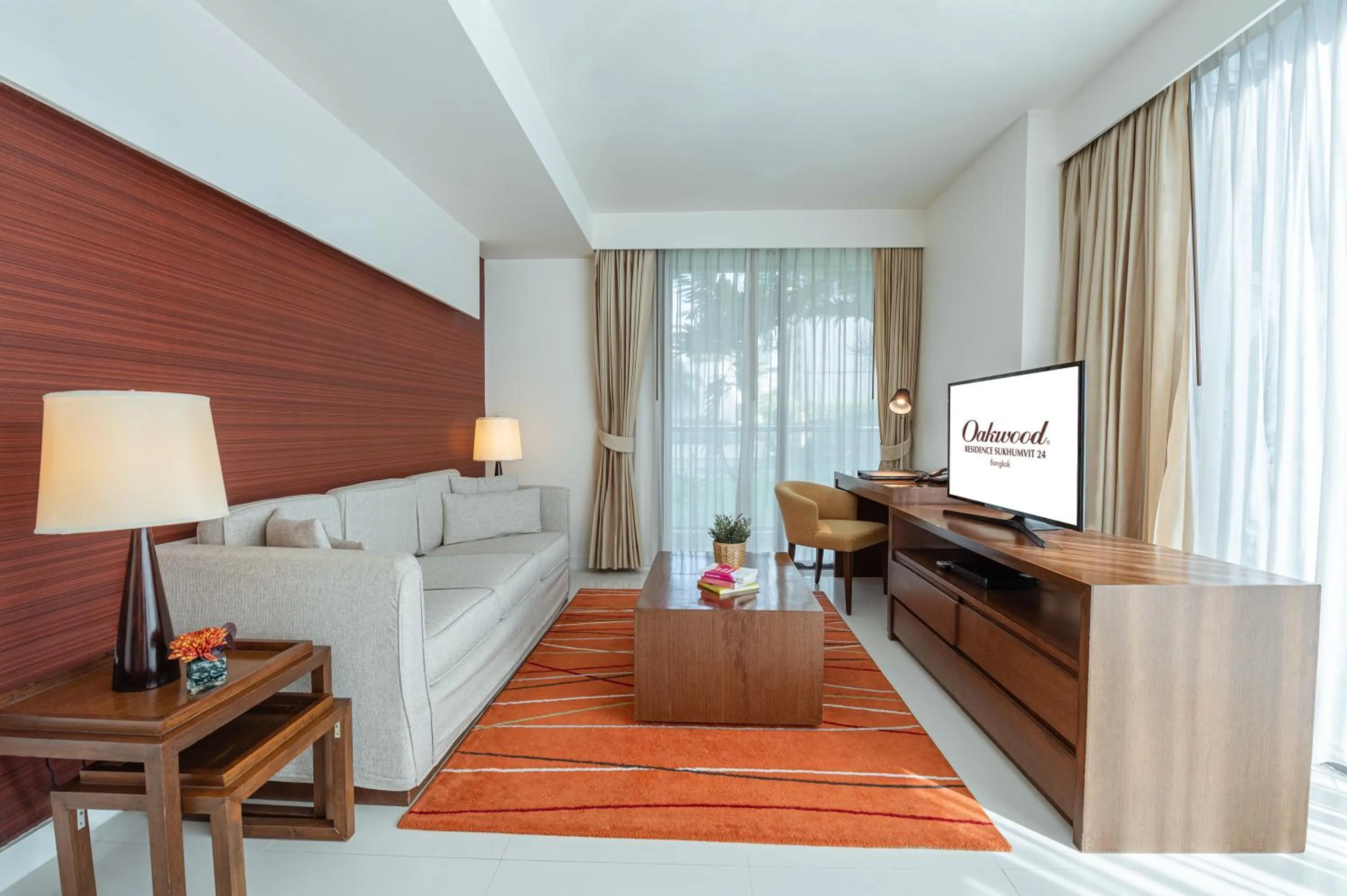 TV and multimedia, Bed in Oakwood Residence Sukhumvit 24 Bangkok