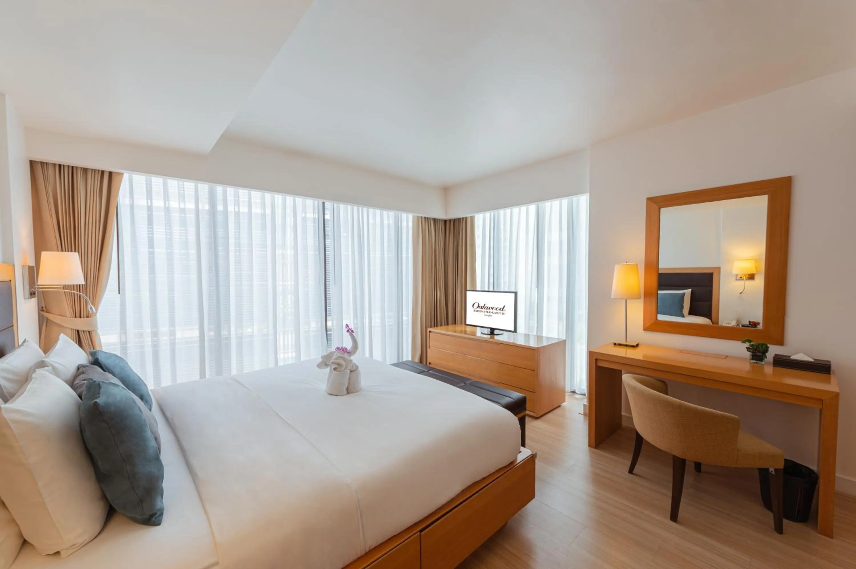 Bedroom, Bed in Oakwood Residence Sukhumvit 24 Bangkok