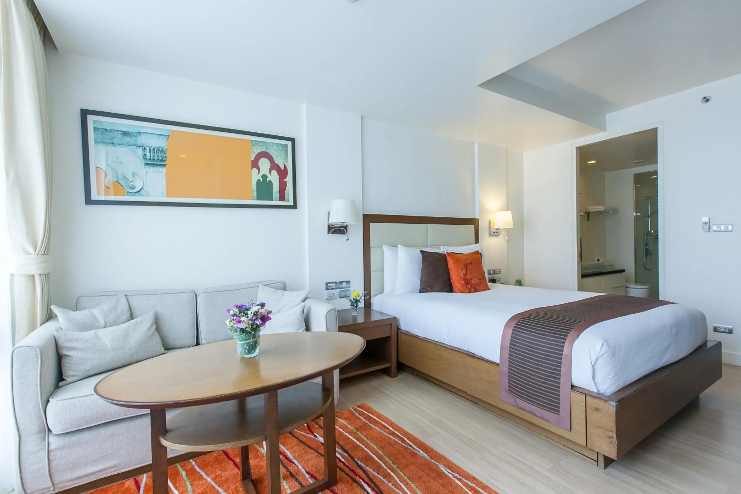 TV and multimedia, Bed in Oakwood Residence Sukhumvit 24 Bangkok TV and multimedia, Bed in Oakwood Residence Sukhumvit 24 Bangkok