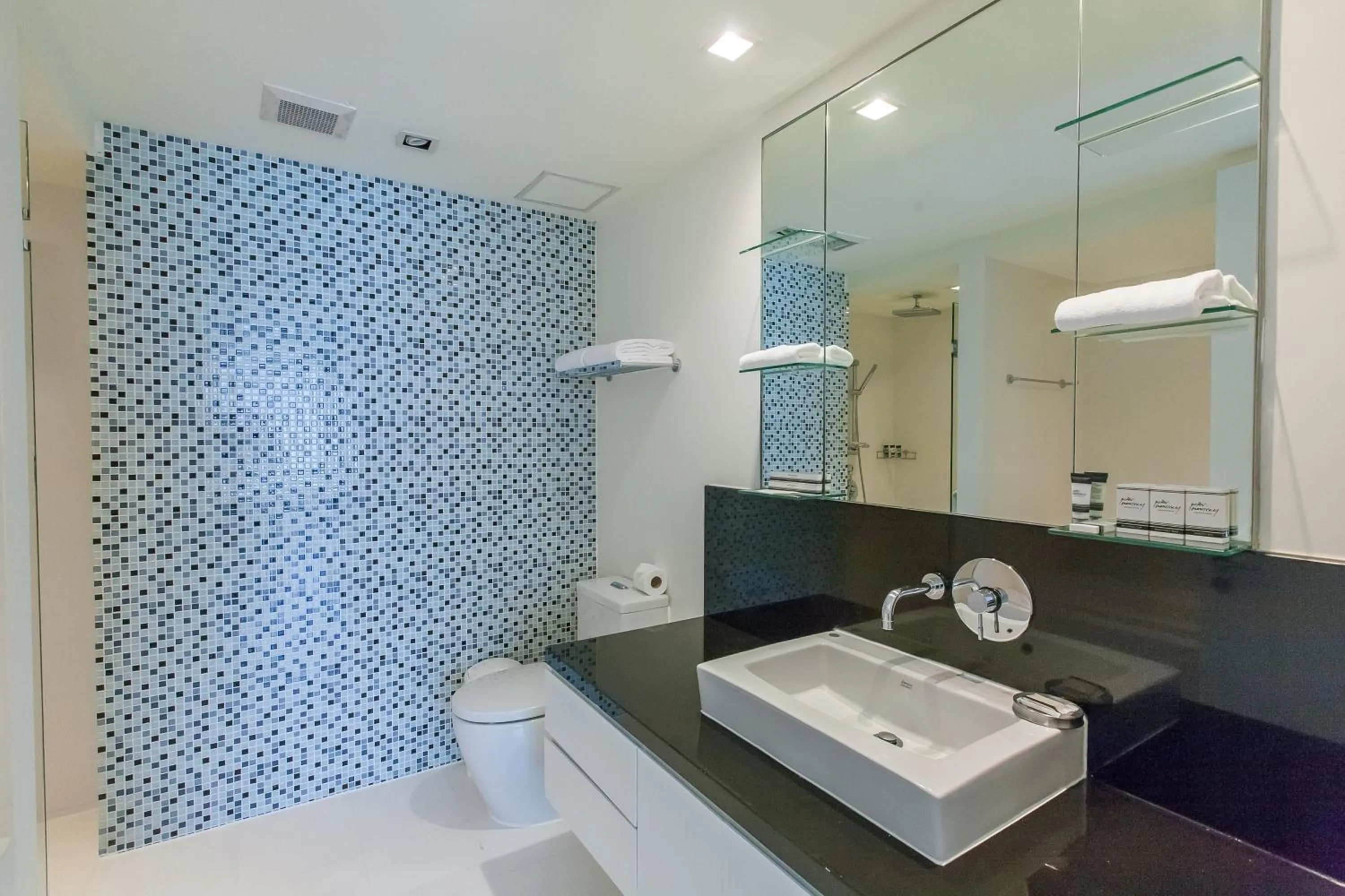 Bathroom in Oakwood Residence Sukhumvit 24 Bangkok