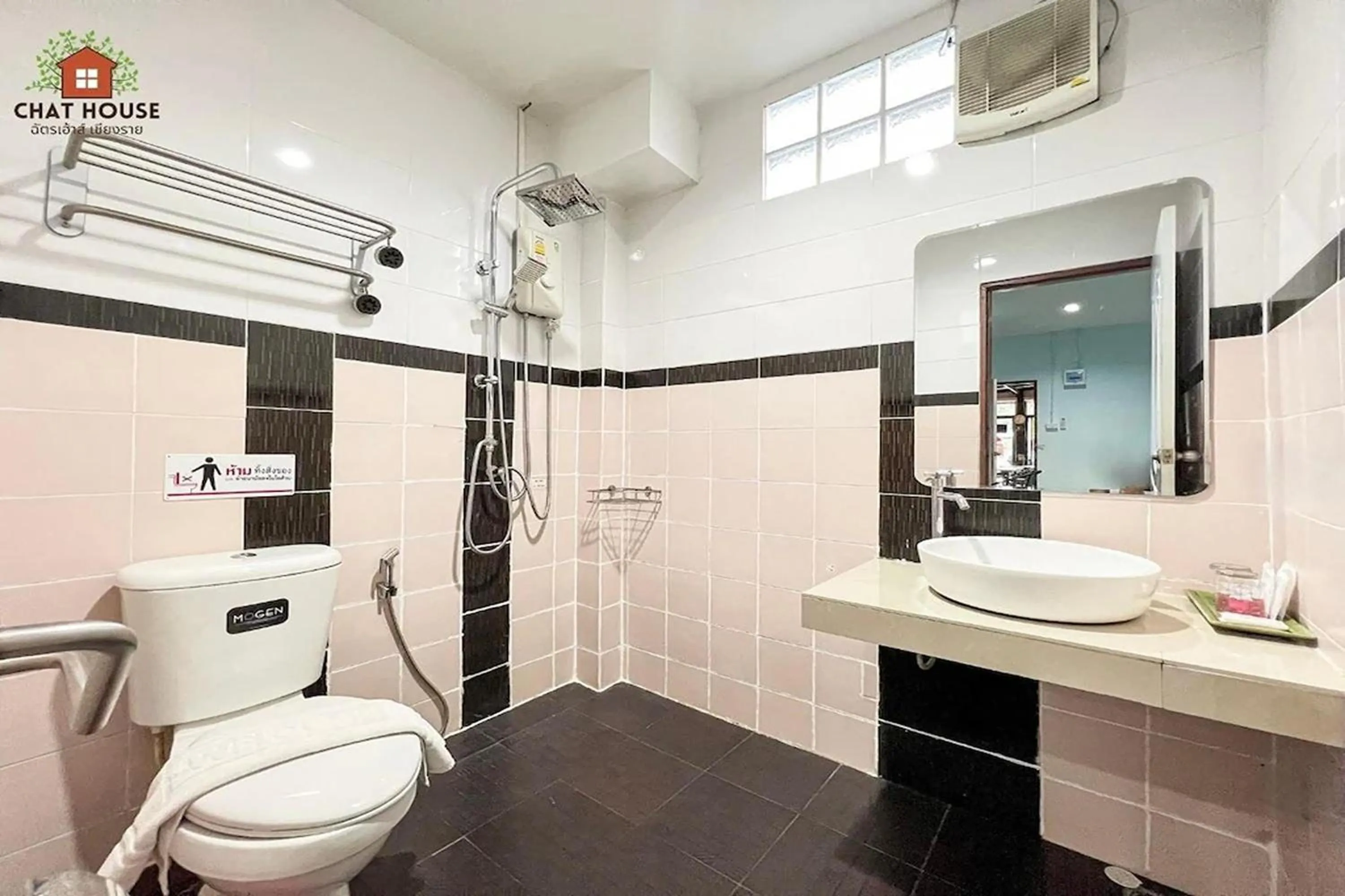 Shower in Chat House Chiang Rai