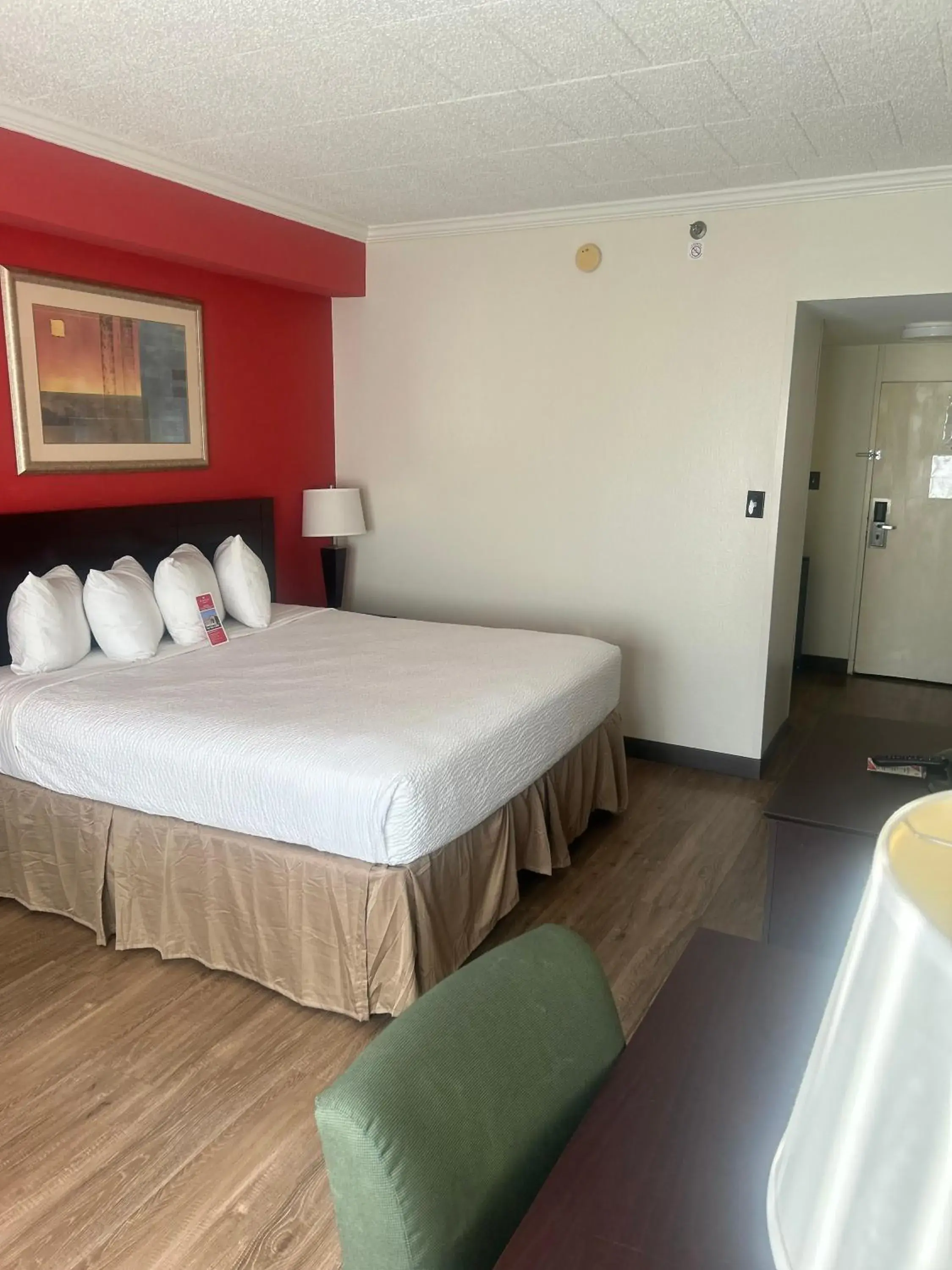 Bed in Ramada by Wyndham Newark/Wilmington Bed in Ramada by Wyndham Newark/Wilmington