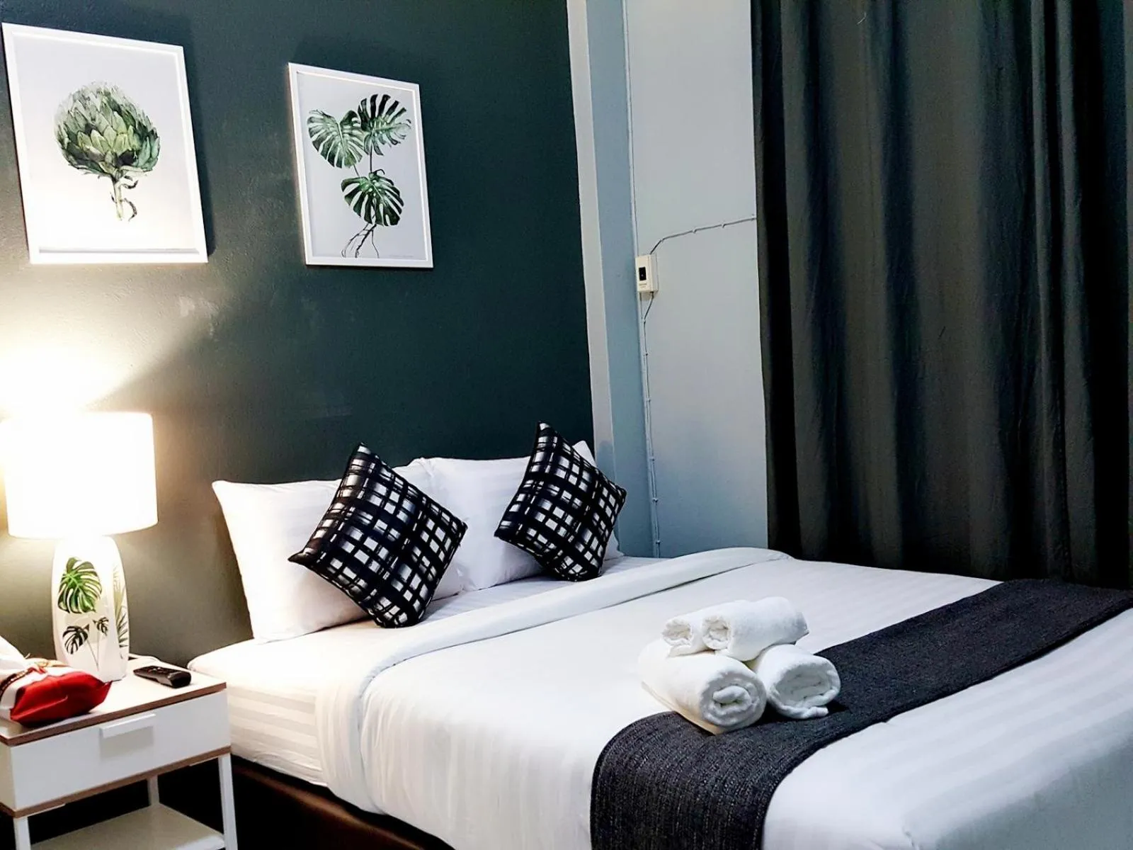 Photo of the whole room, Bed in Baan Pinklao