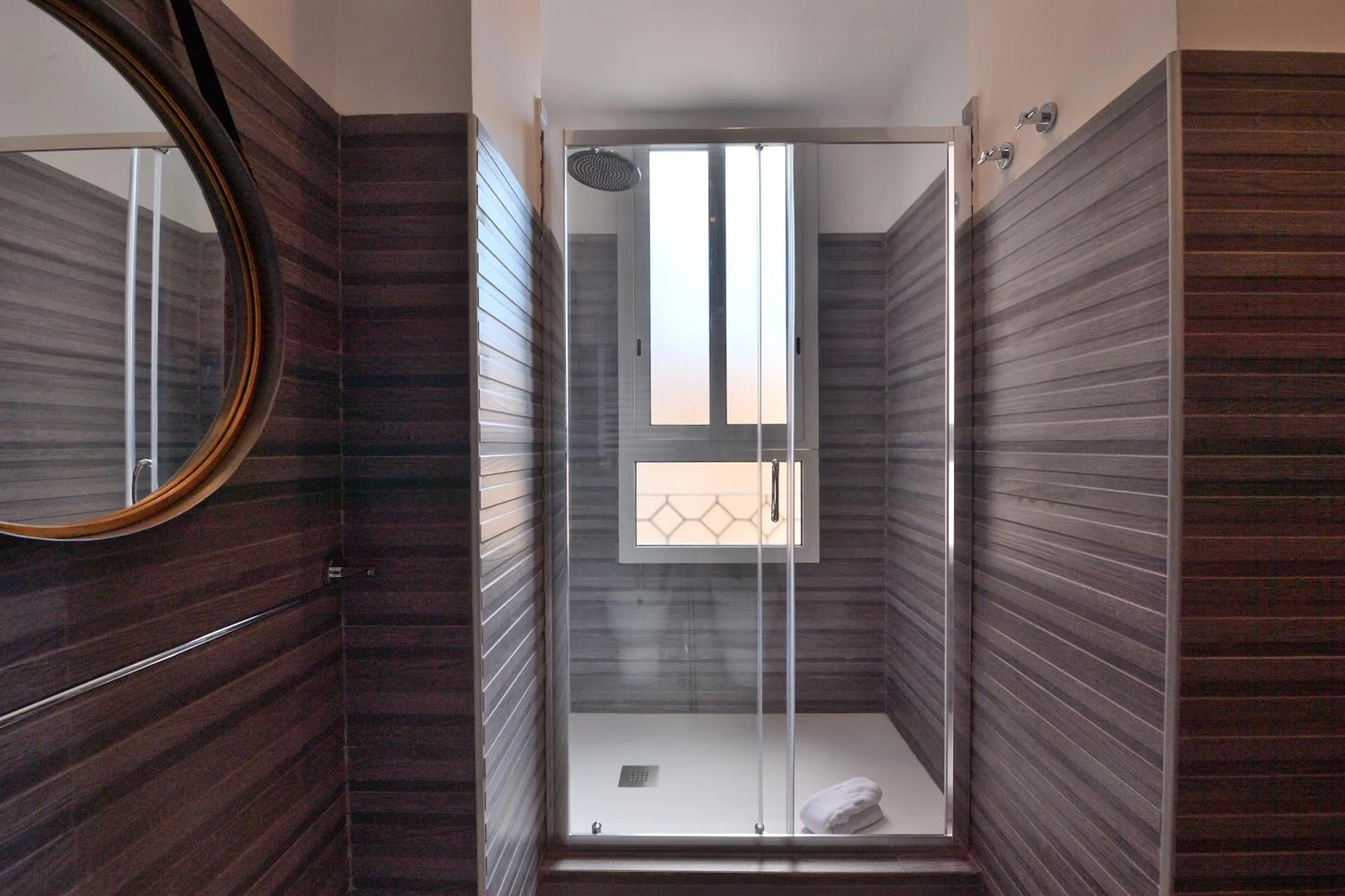 Shower in Veneto Suite Rome