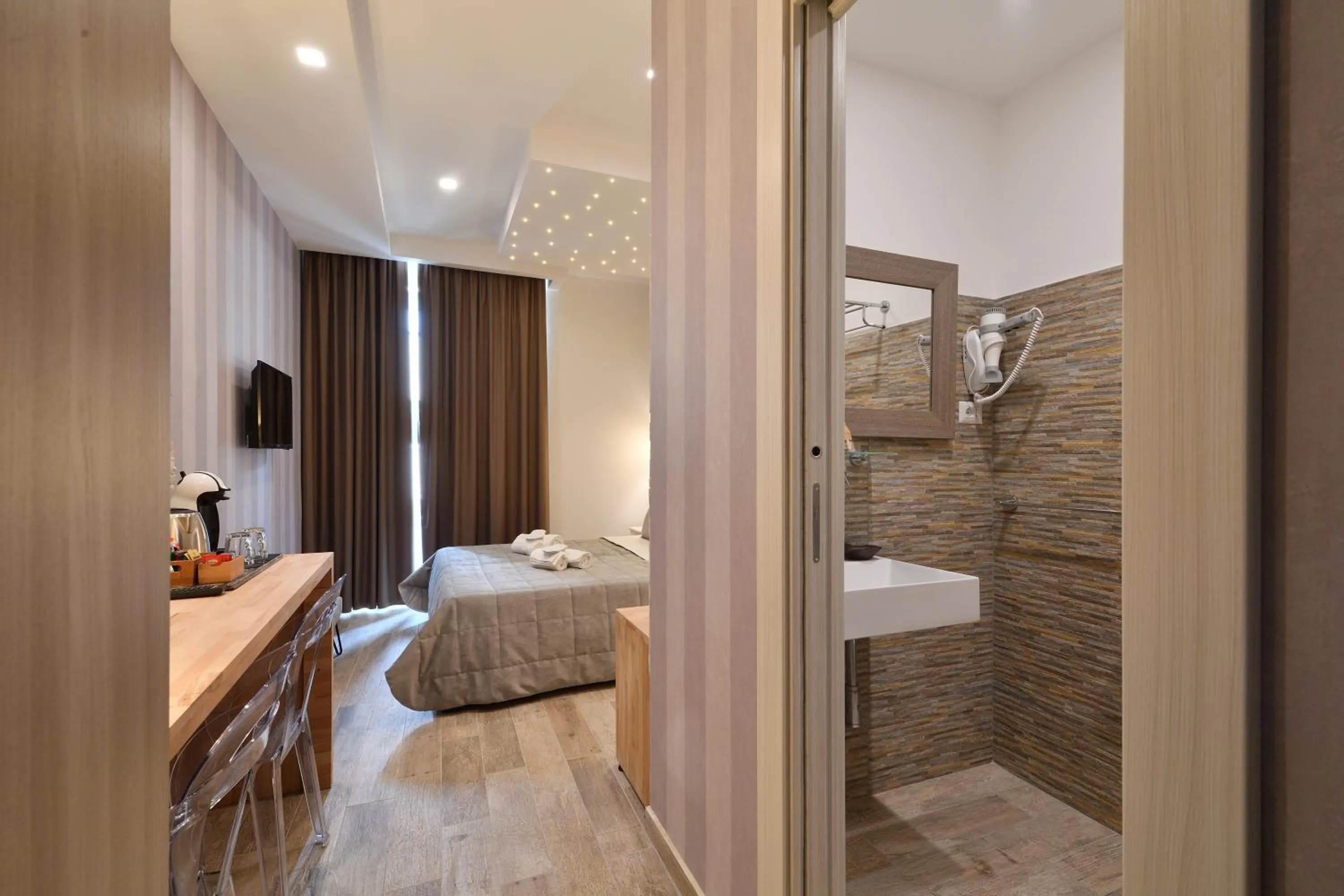 Coffee/tea facilities, Bed in Veneto Suite Rome