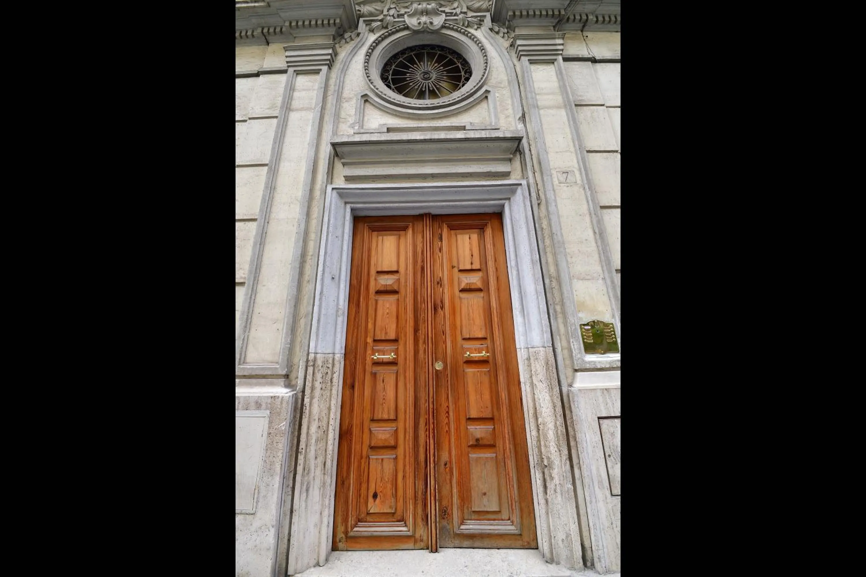 Property building in Veneto Suite Rome