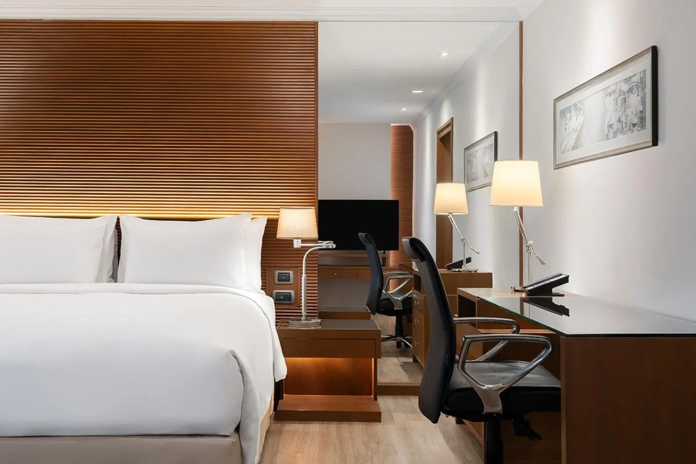 Seating area, Bed in Dusit Princess Srinakarin Bangkok