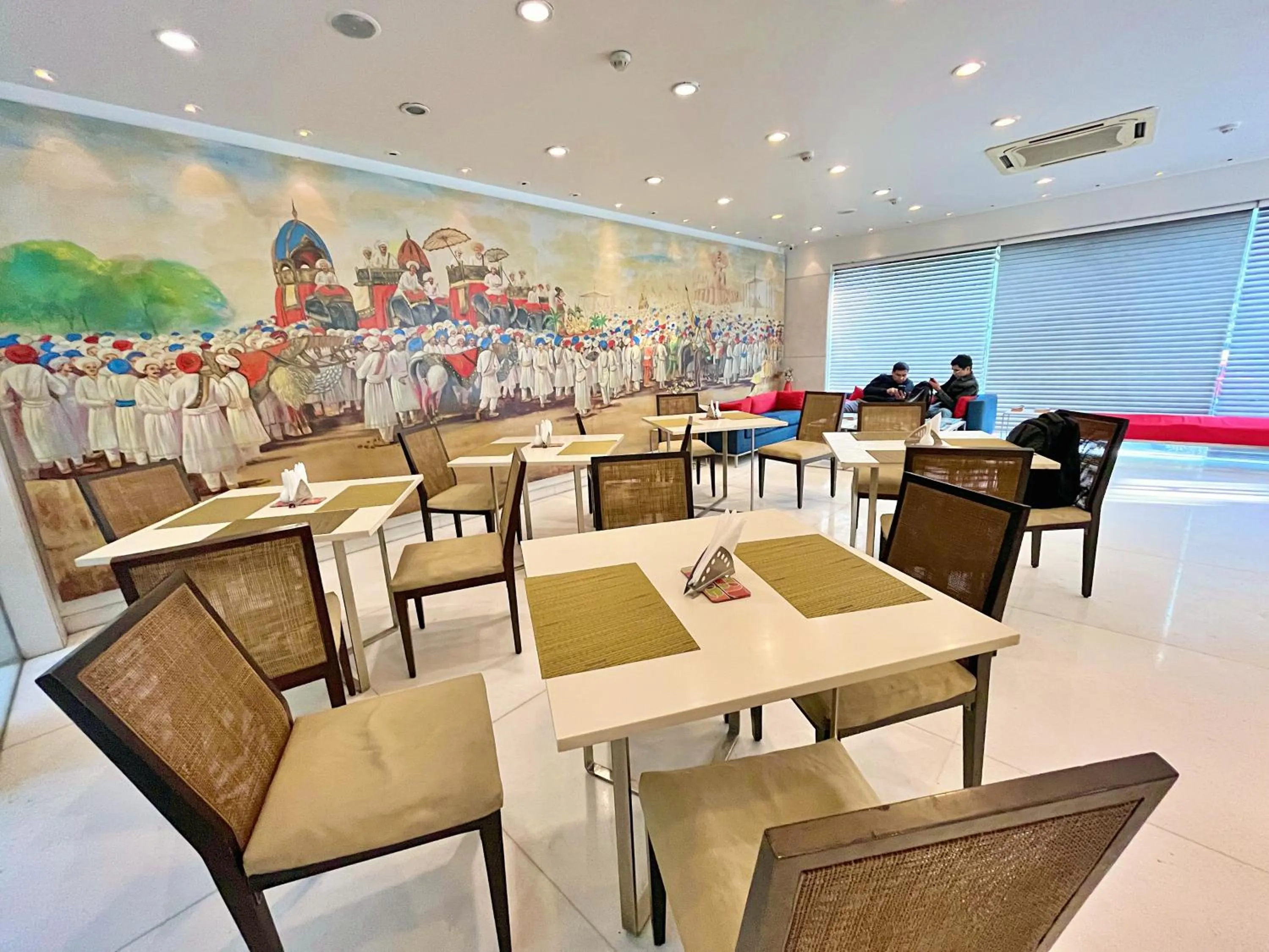 Restaurant/places to eat in Amber Inn by Orion Hotels