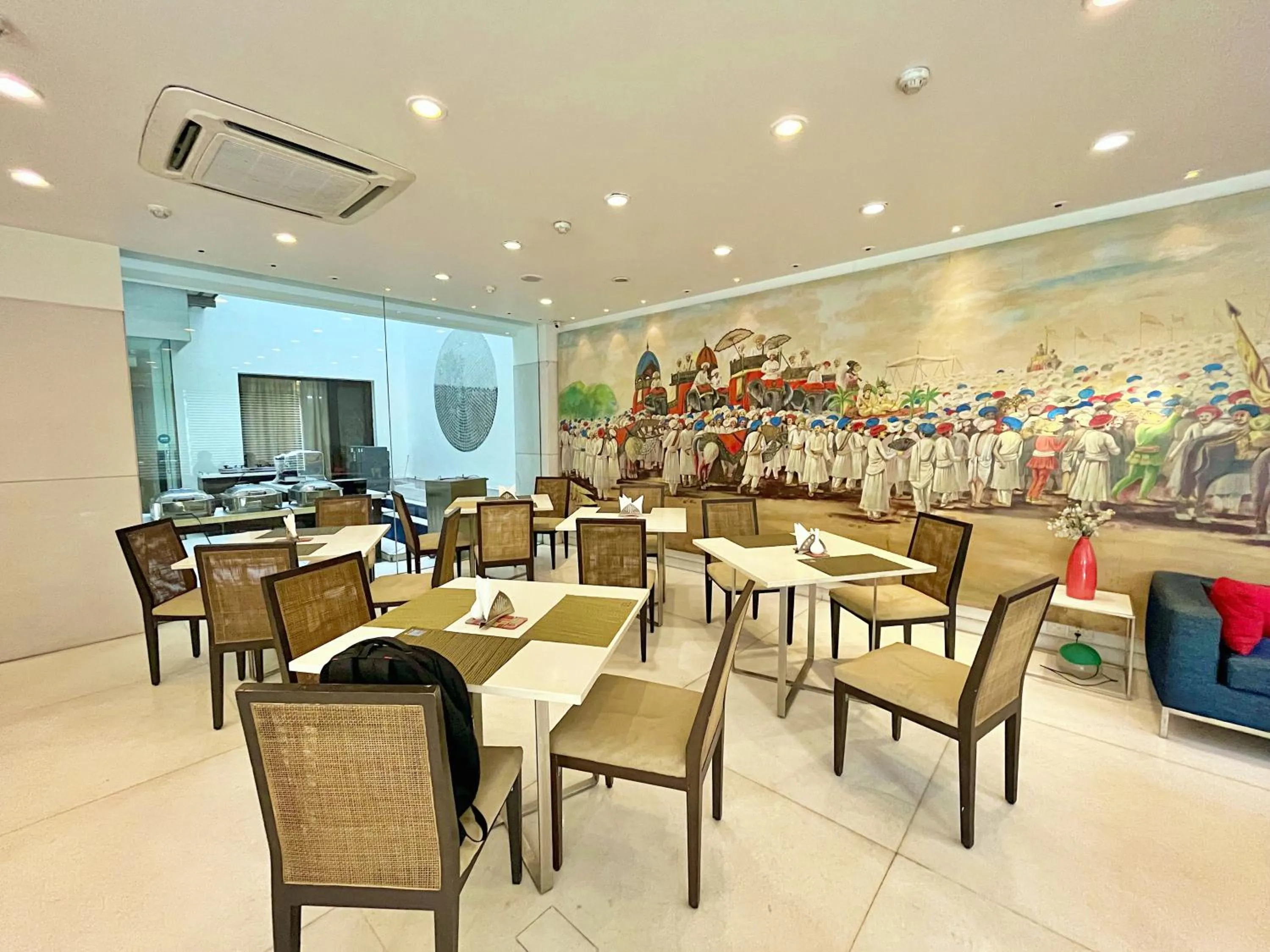 Restaurant/places to eat in Amber Inn by Orion Hotels