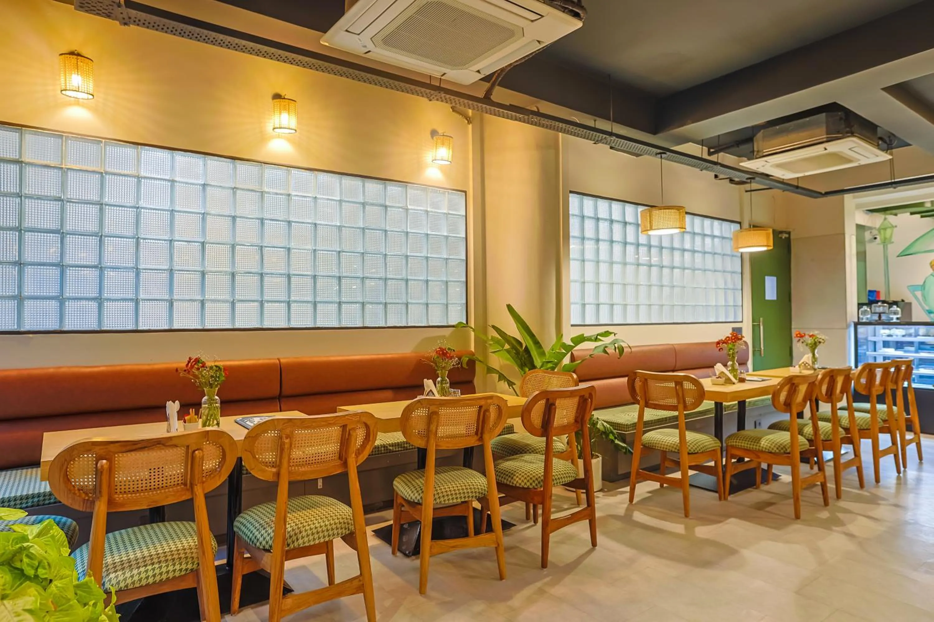 Restaurant/places to eat in Amber Inn by Orion Hotels