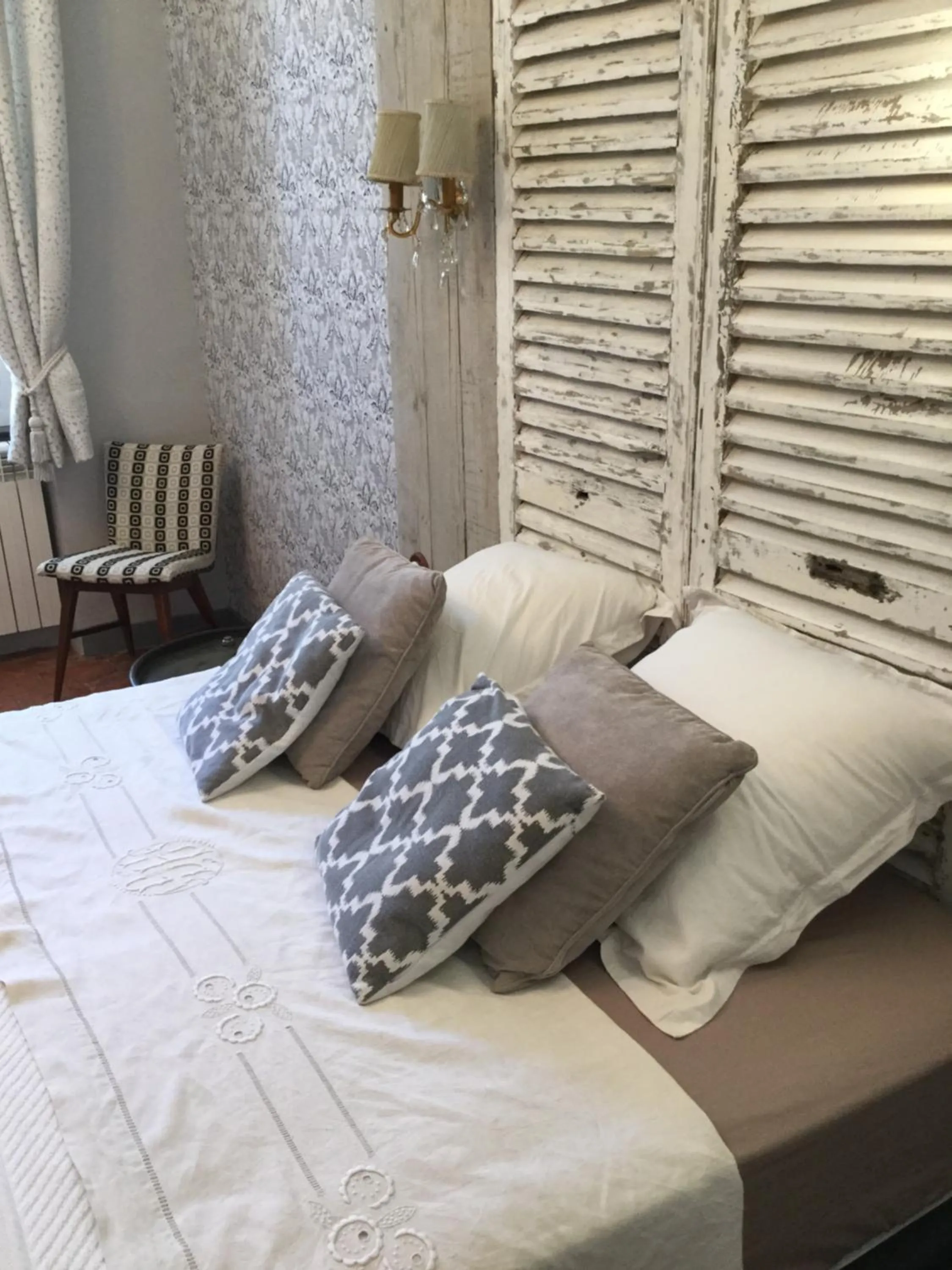 Photo of the whole room, Bed in Chez Les Brocs B&B