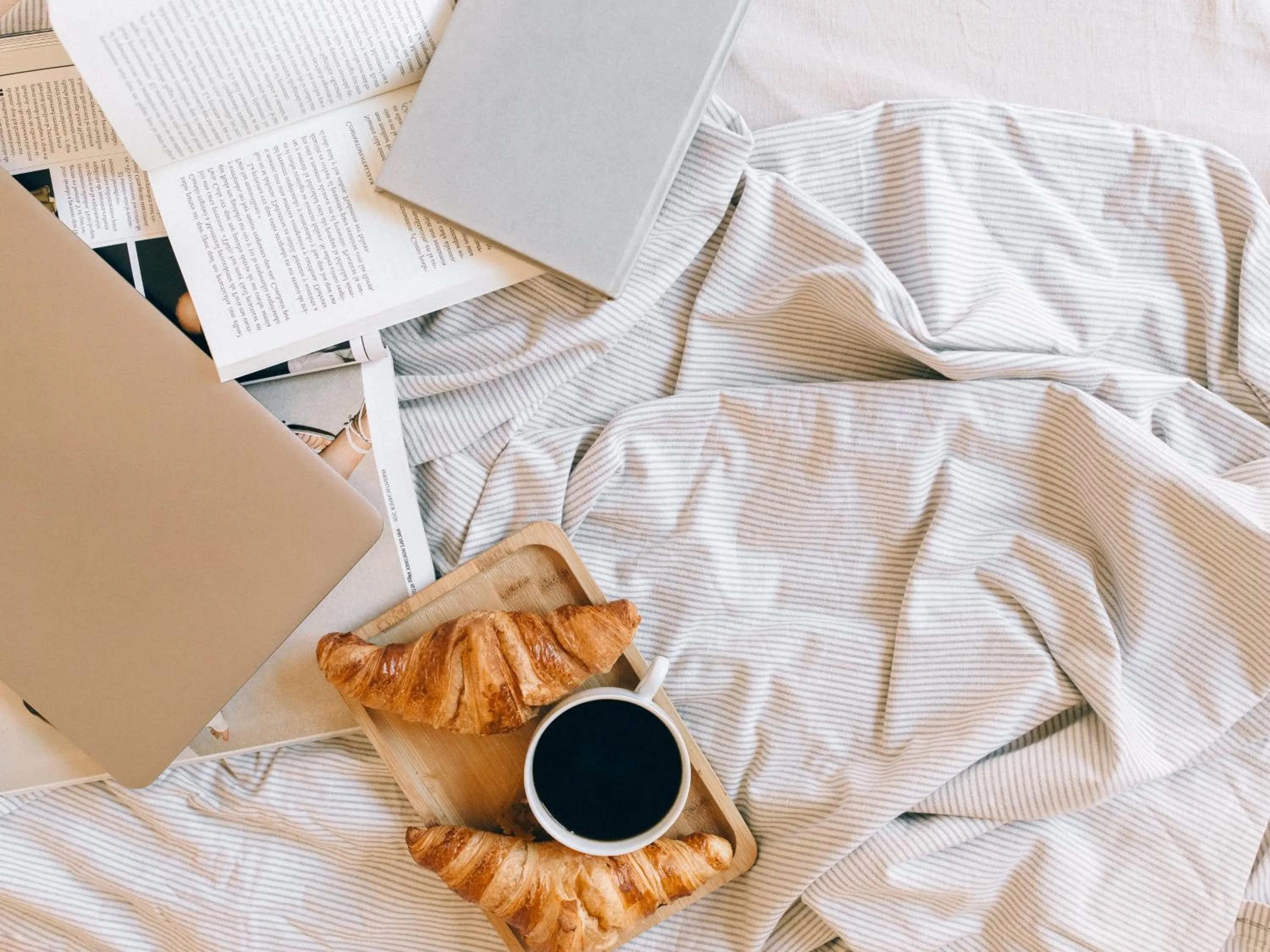 Breakfast, Bed in Al Hamra Hotel