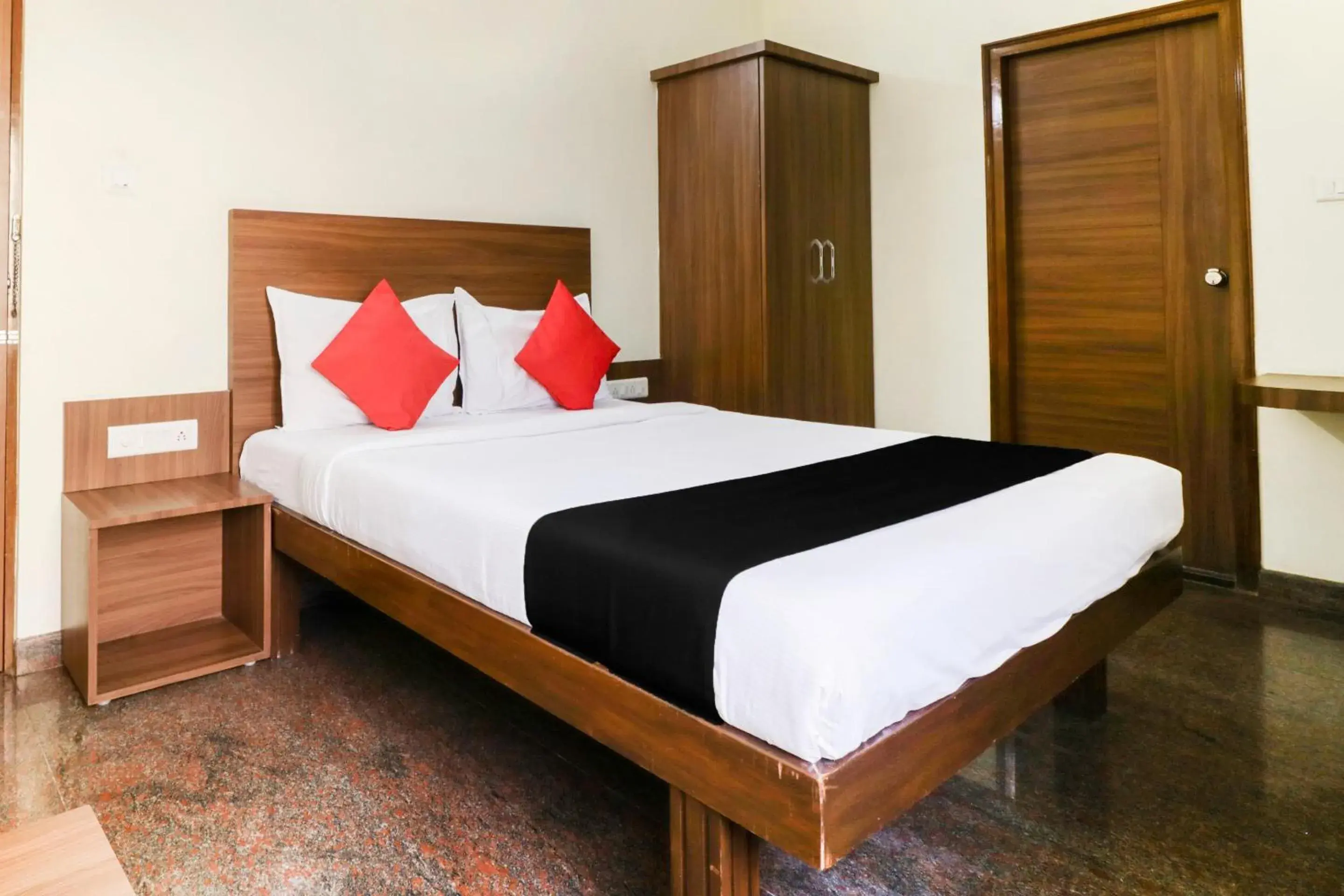 Bedroom, Bed in Super Hotel O Champion Comfort Near Hosahalli Metro Station Bedroom, Bed in Super Hotel O Champion Comfort Near Hosahalli Metro Station