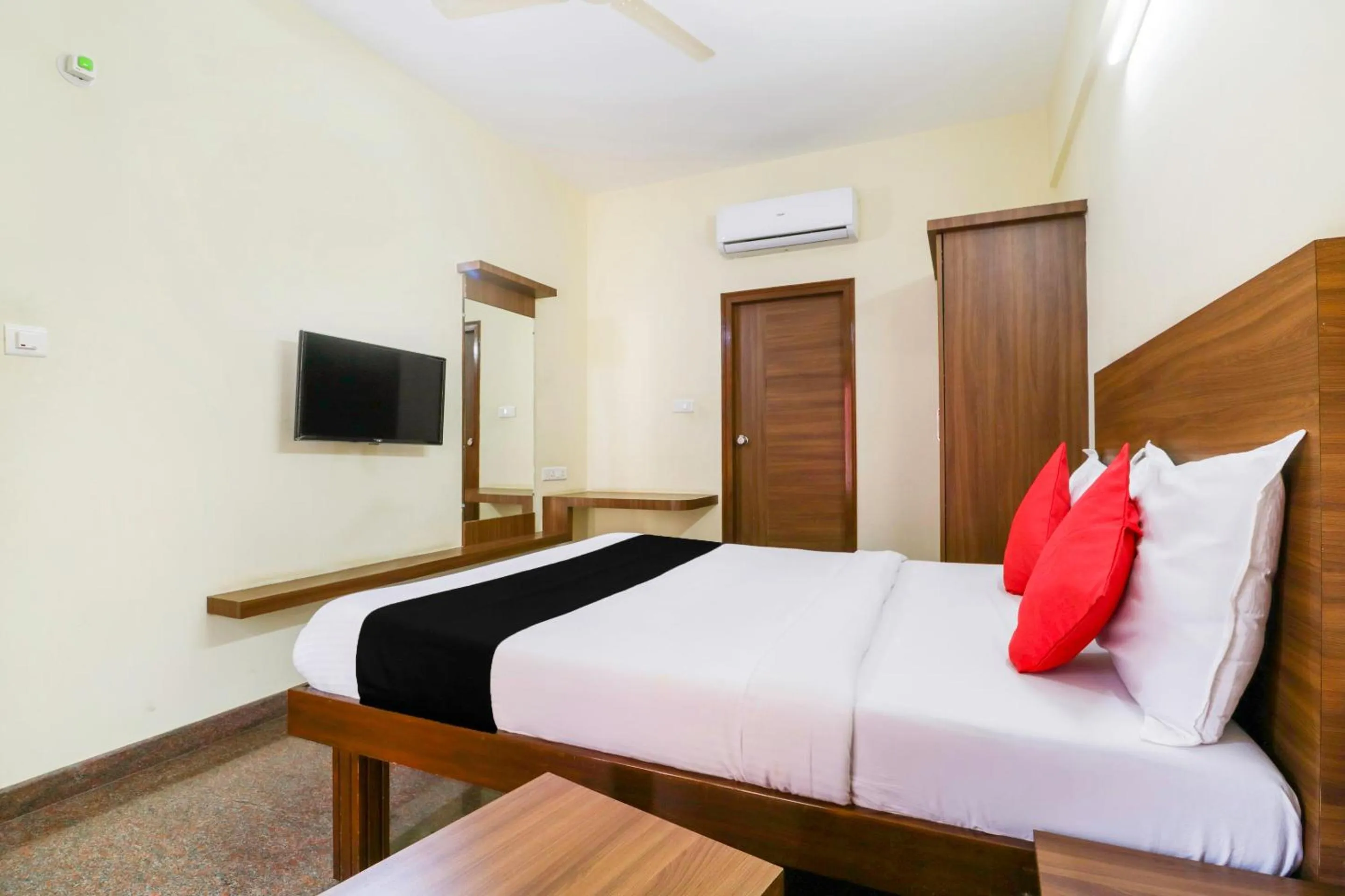 Bedroom, Bed in Hotel O Champion Comfort Near Hosahalli Metro Station