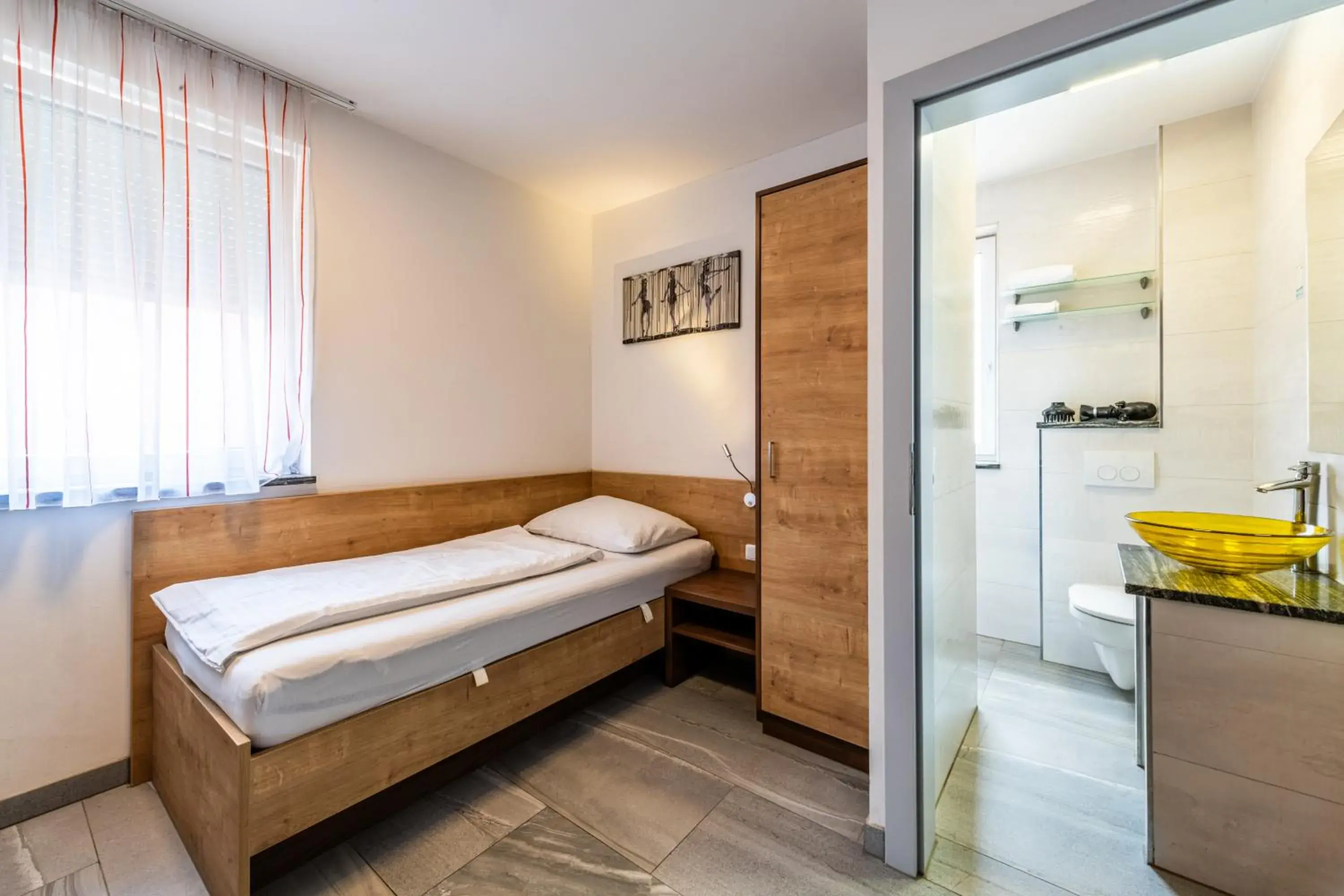 Single Room with Bathroom in Wels Inn Hotel Single Room with Bathroom in Wels Inn Hotel