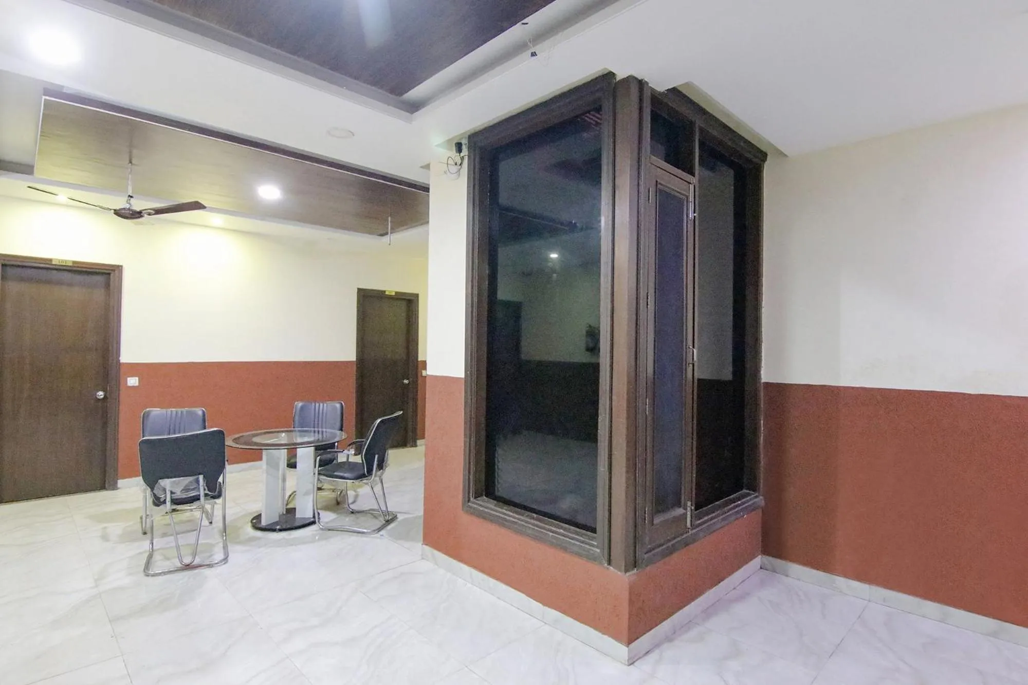 Lobby or reception in FabExpress Kohinoor City