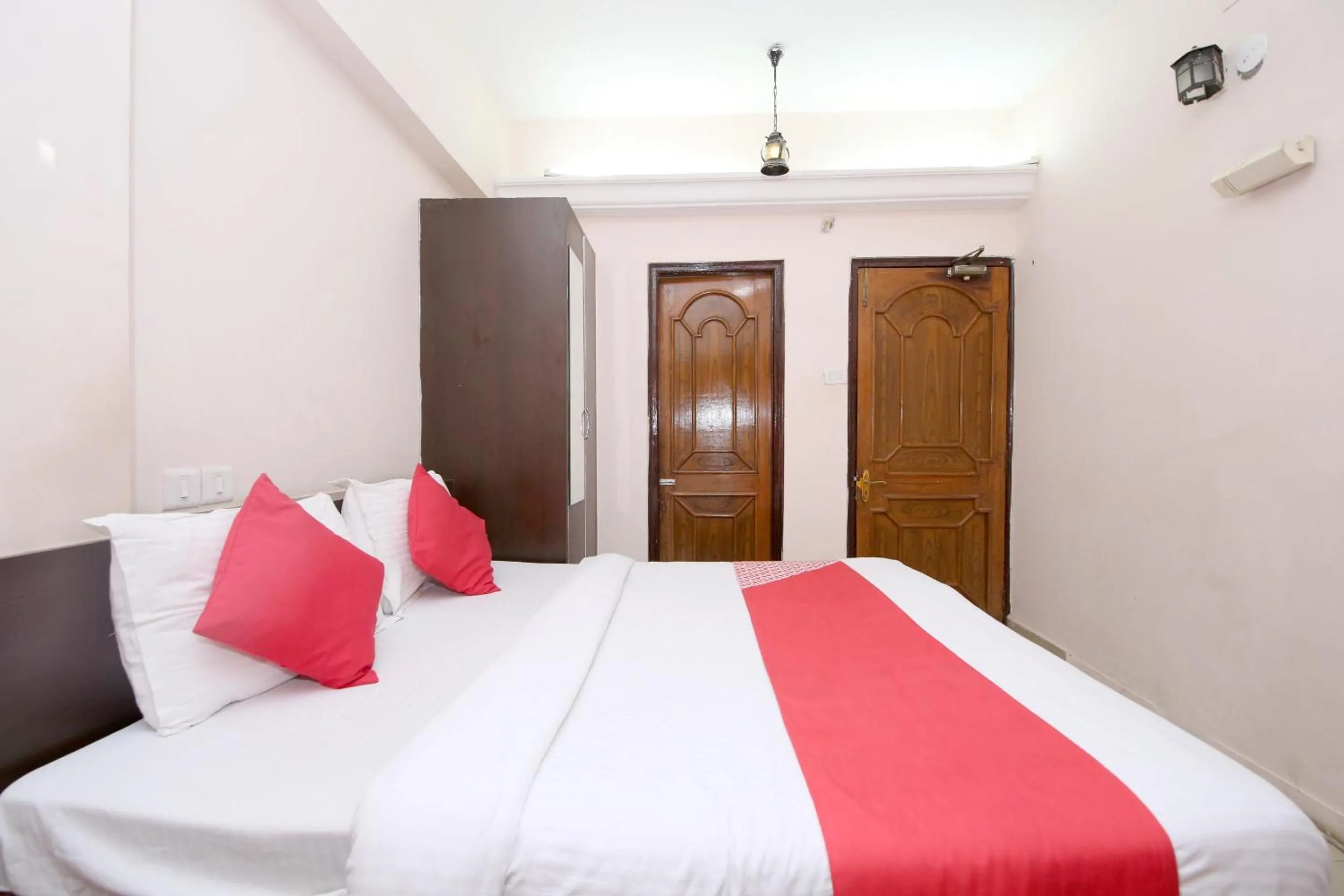 Bedroom, Bed in Hotel O Dwarika Inn