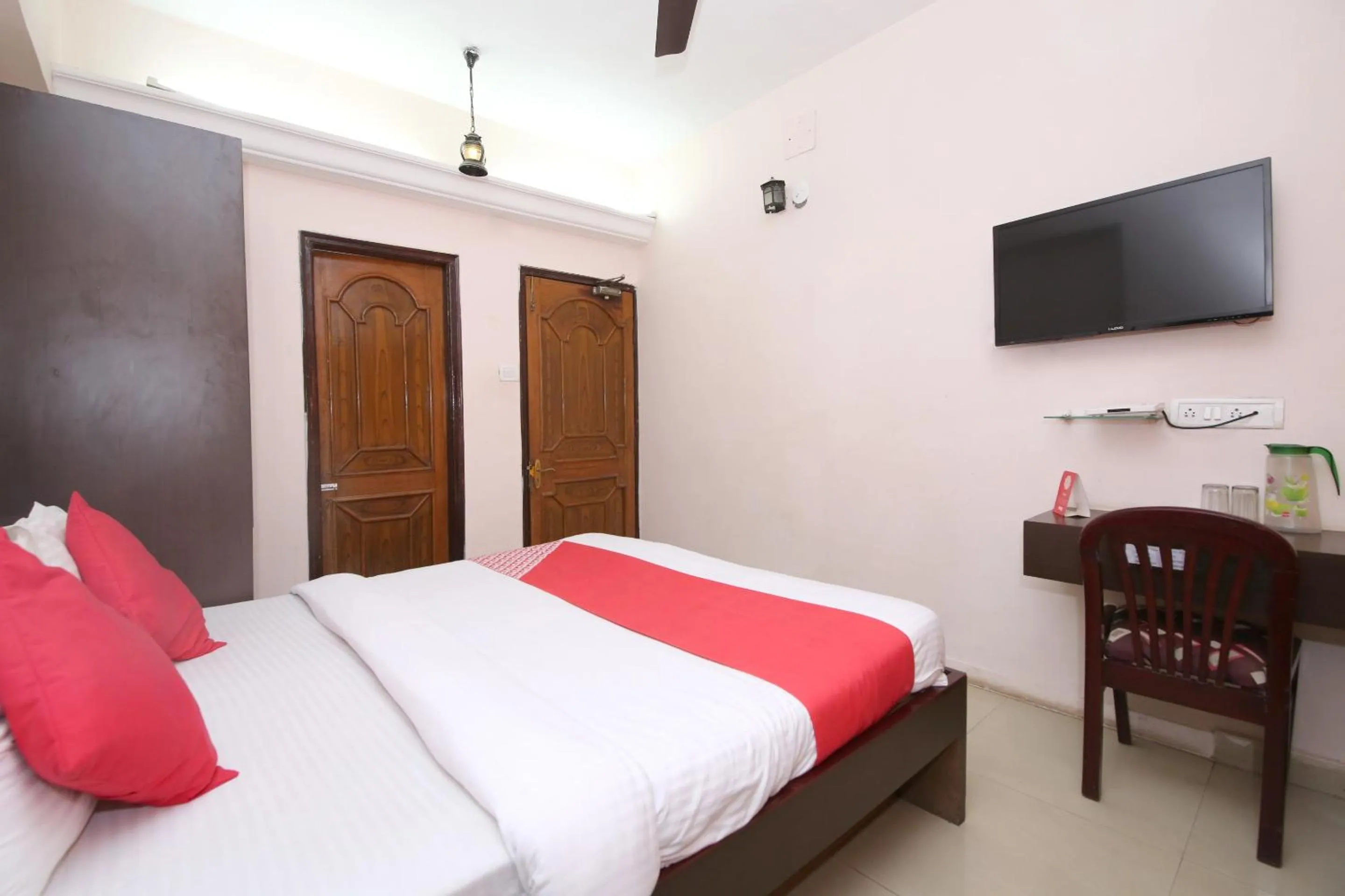 Bedroom, Bed in Hotel O Dwarika Inn