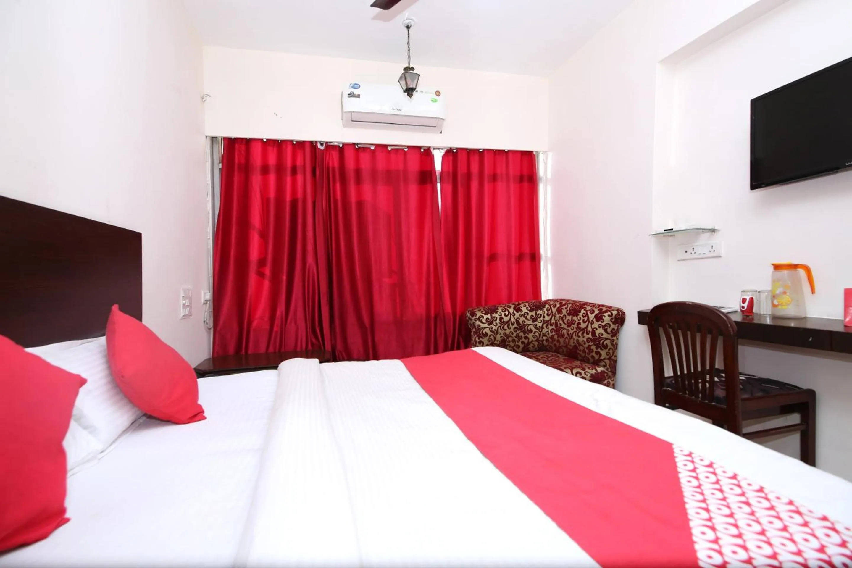 Bedroom, Bed in Hotel O Dwarika Inn