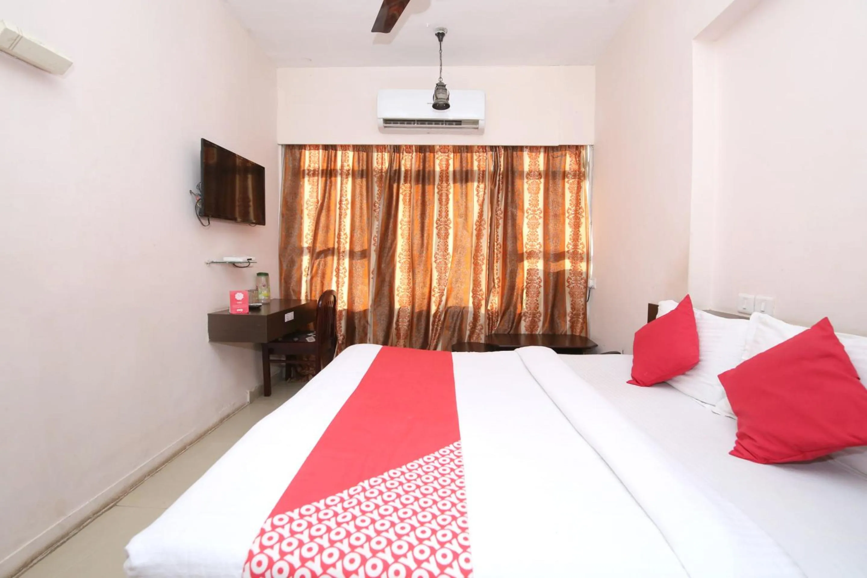 Bedroom, Bed in Hotel O Dwarika Inn