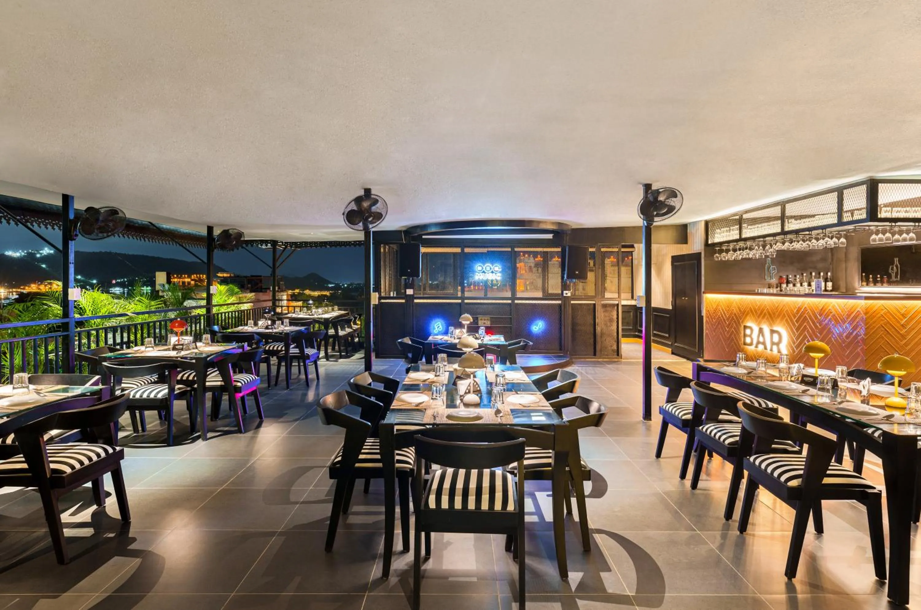 Restaurant/places to eat in Kudos-My Downtown Hotels