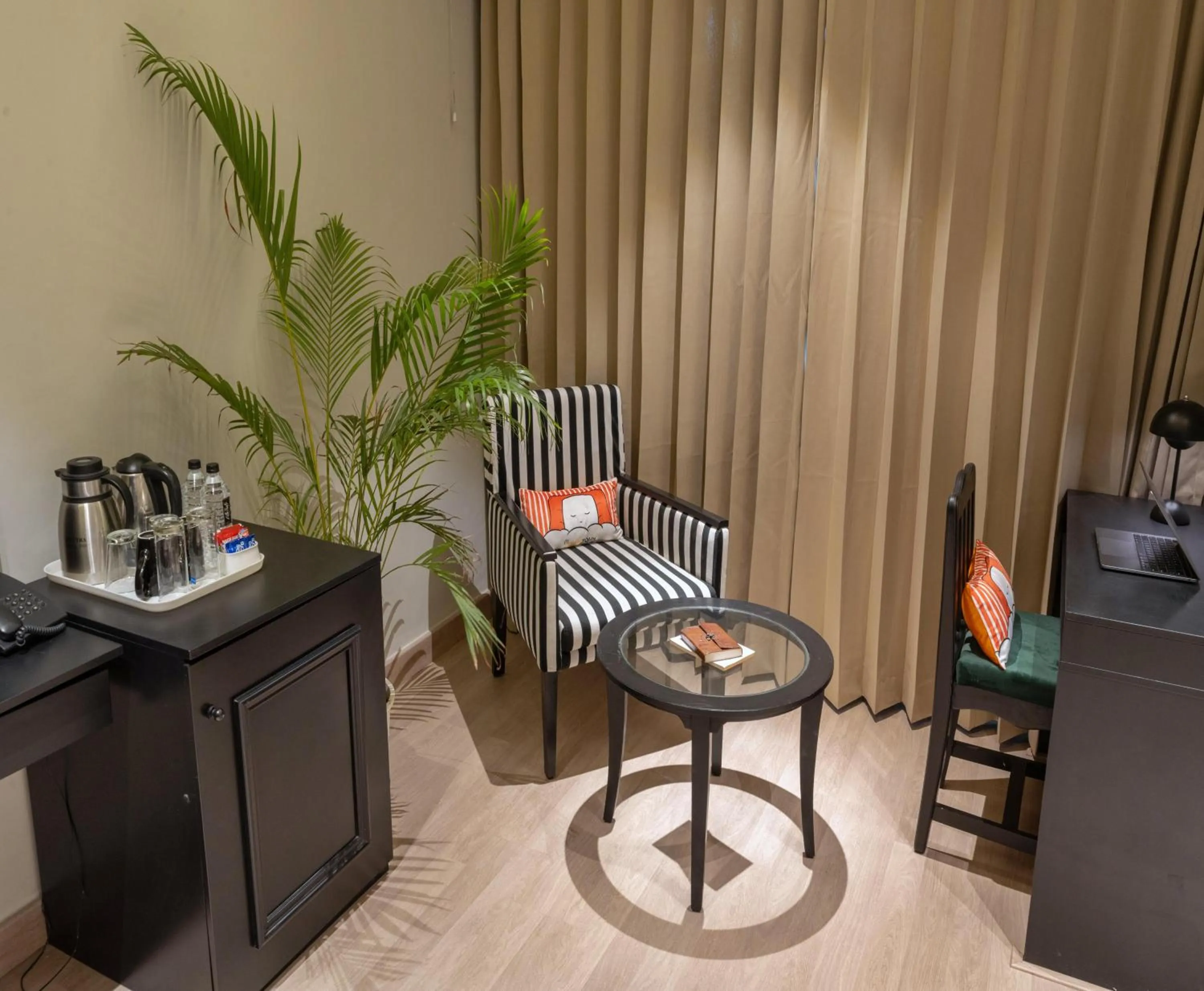 Seating area in Kudos-My Downtown Hotels