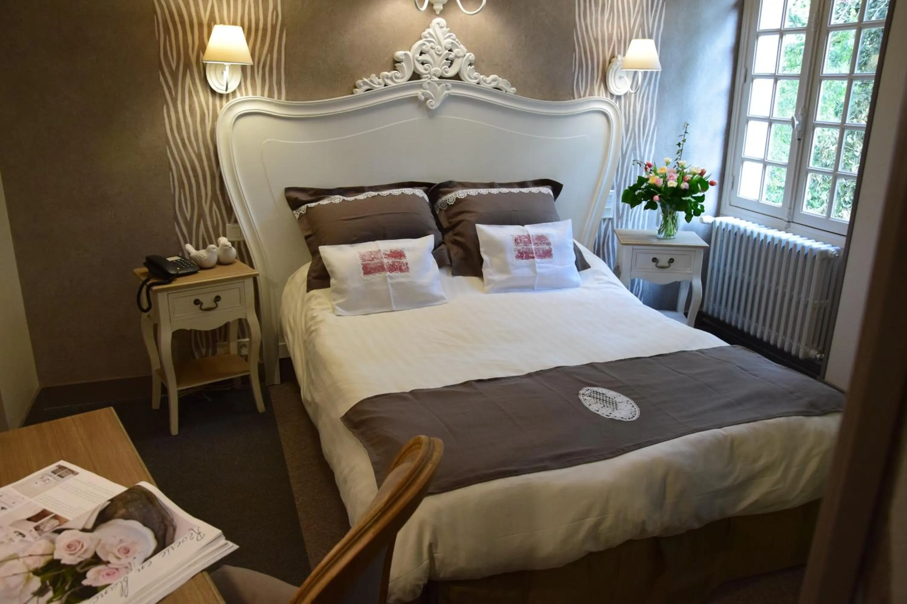 Photo of the whole room, Bed in Le Petit Relais
