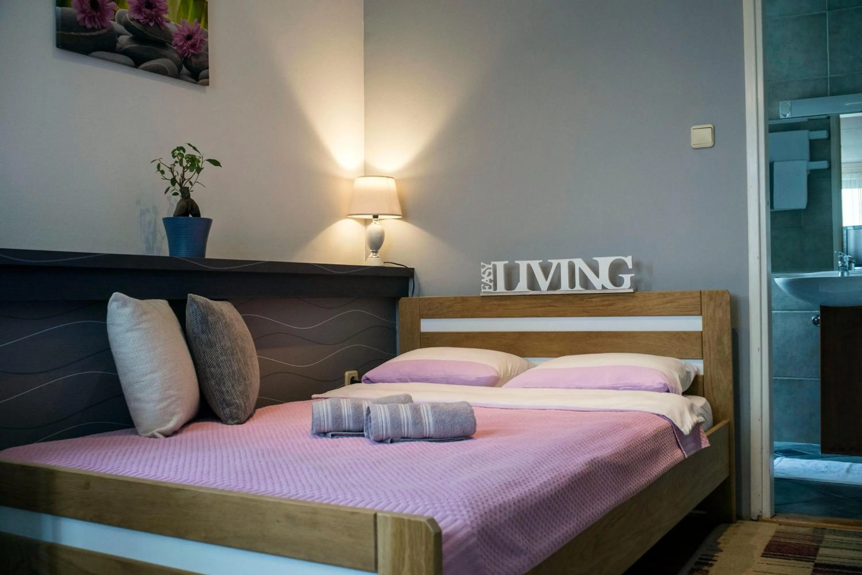 Bedroom, Bed in Rooms Madison