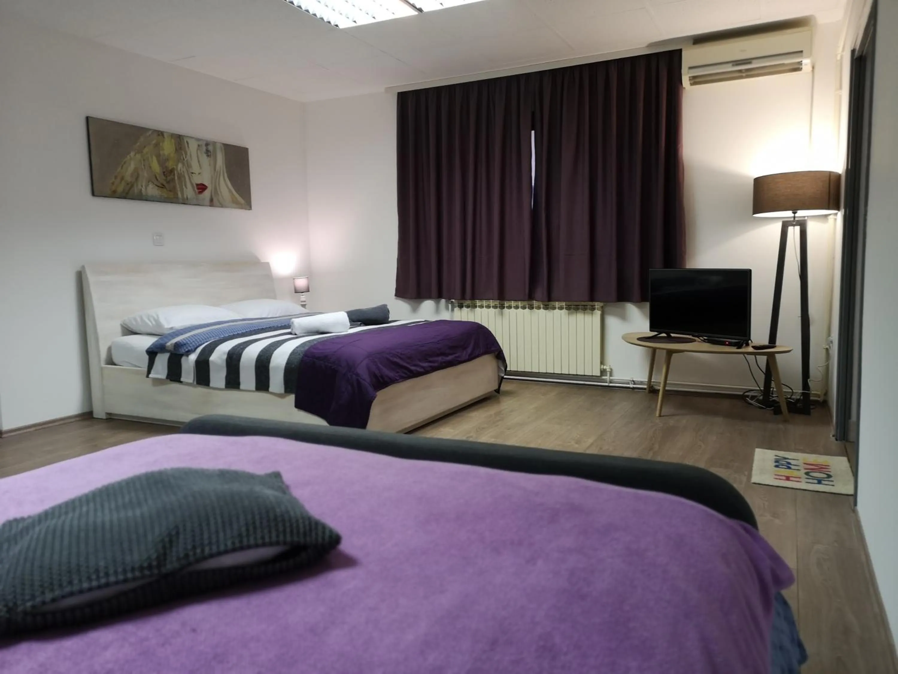 Bed in Rooms Madison