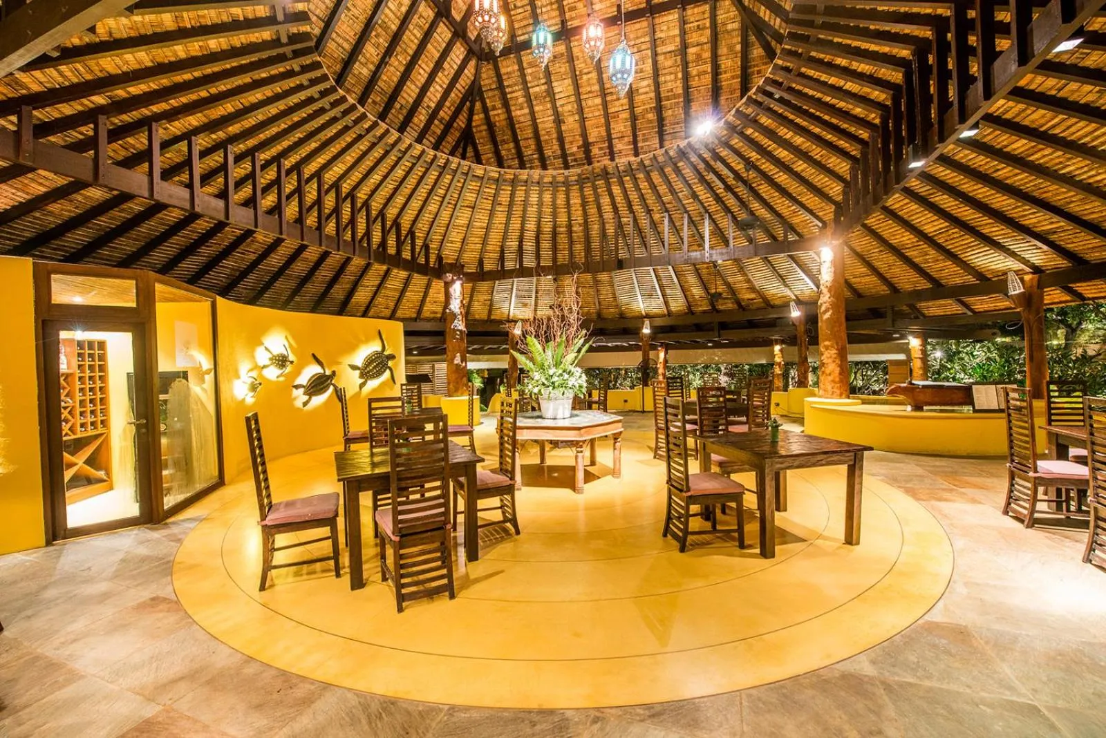 Restaurant/places to eat in Paradee