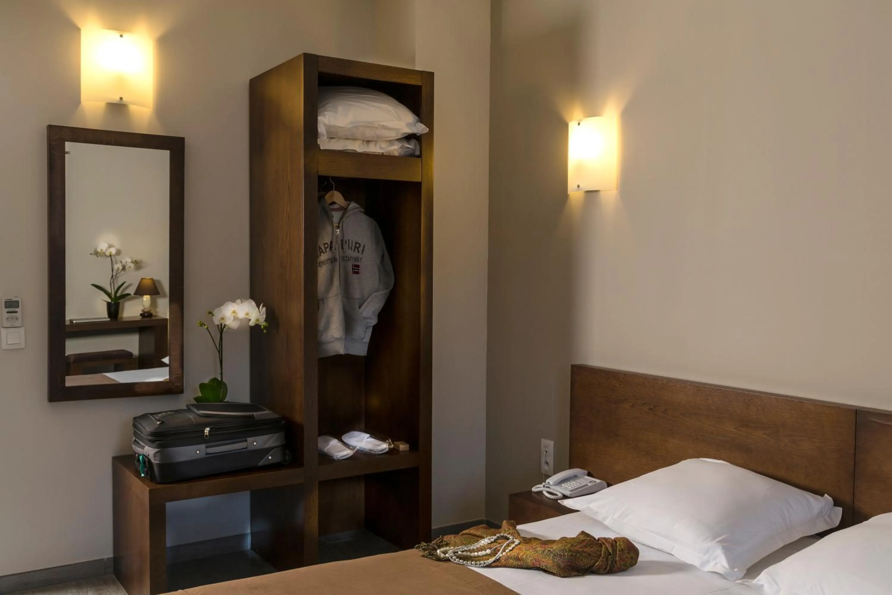 Decorative detail, Bed in Le Ya'Tis