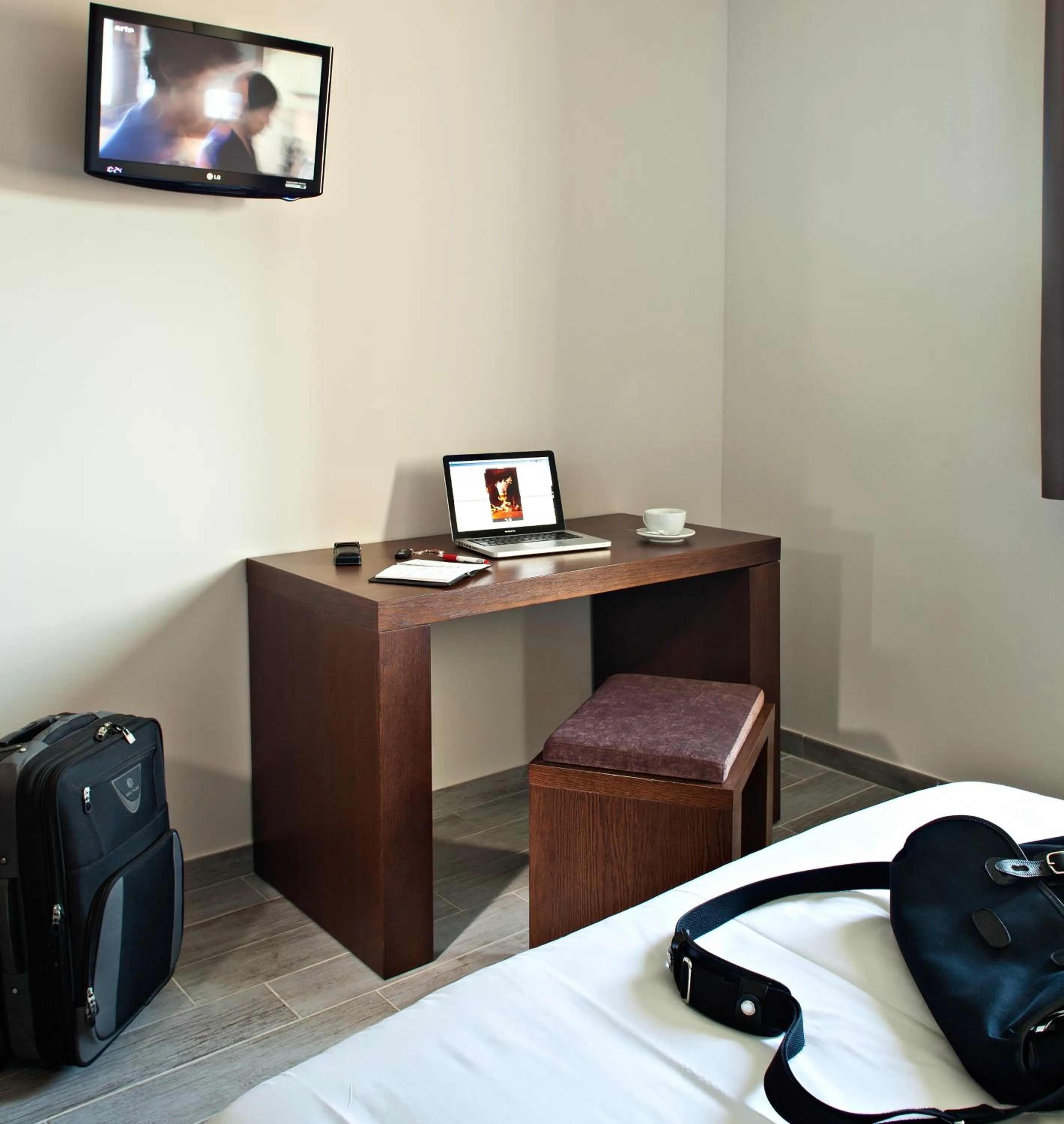 TV and multimedia in Le Ya'Tis