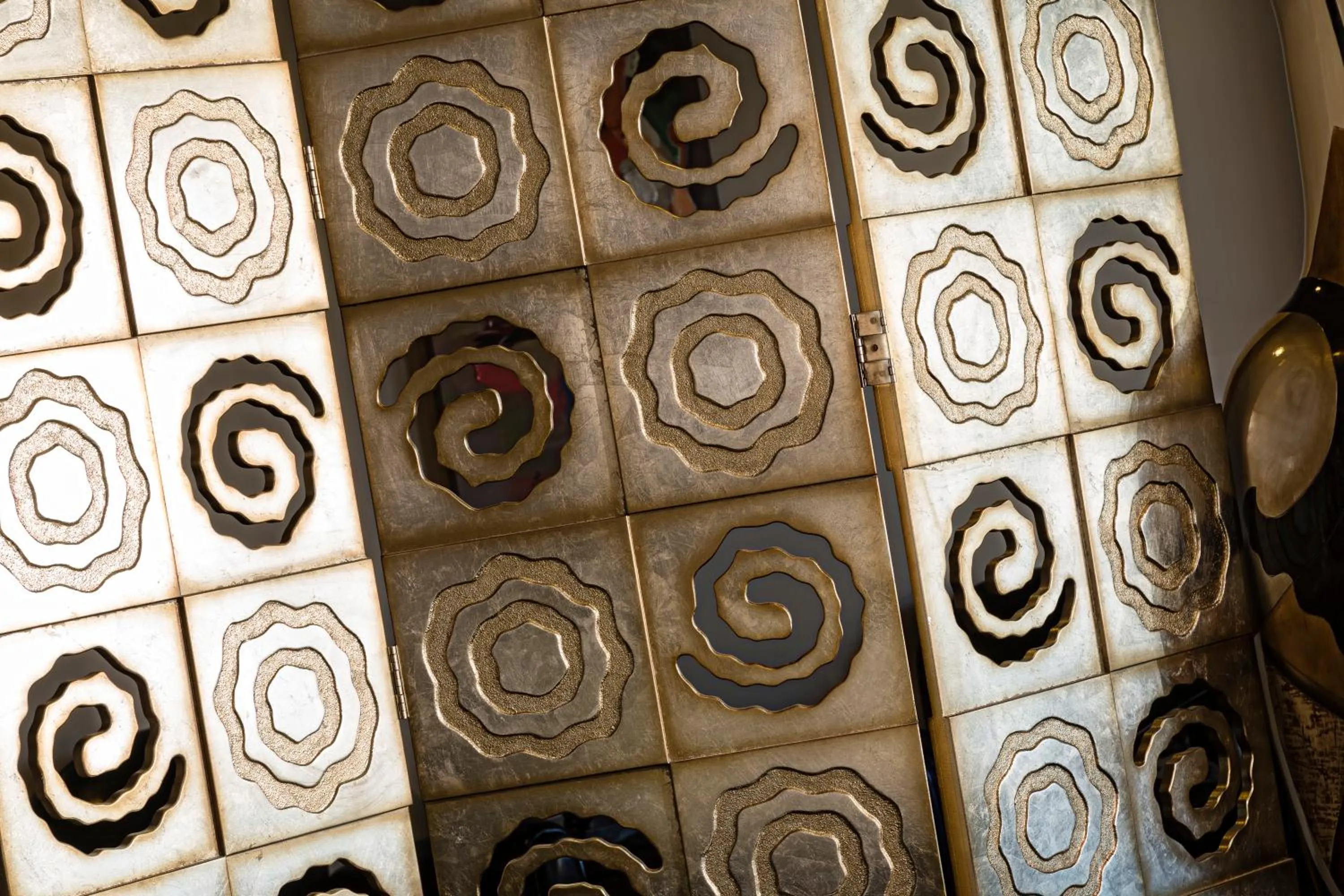 Decorative detail in Le Ya'Tis