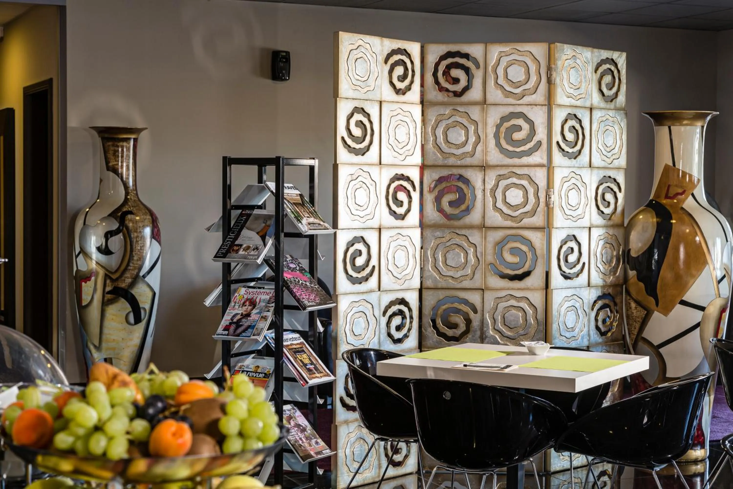 Restaurant/places to eat in Le Ya'Tis