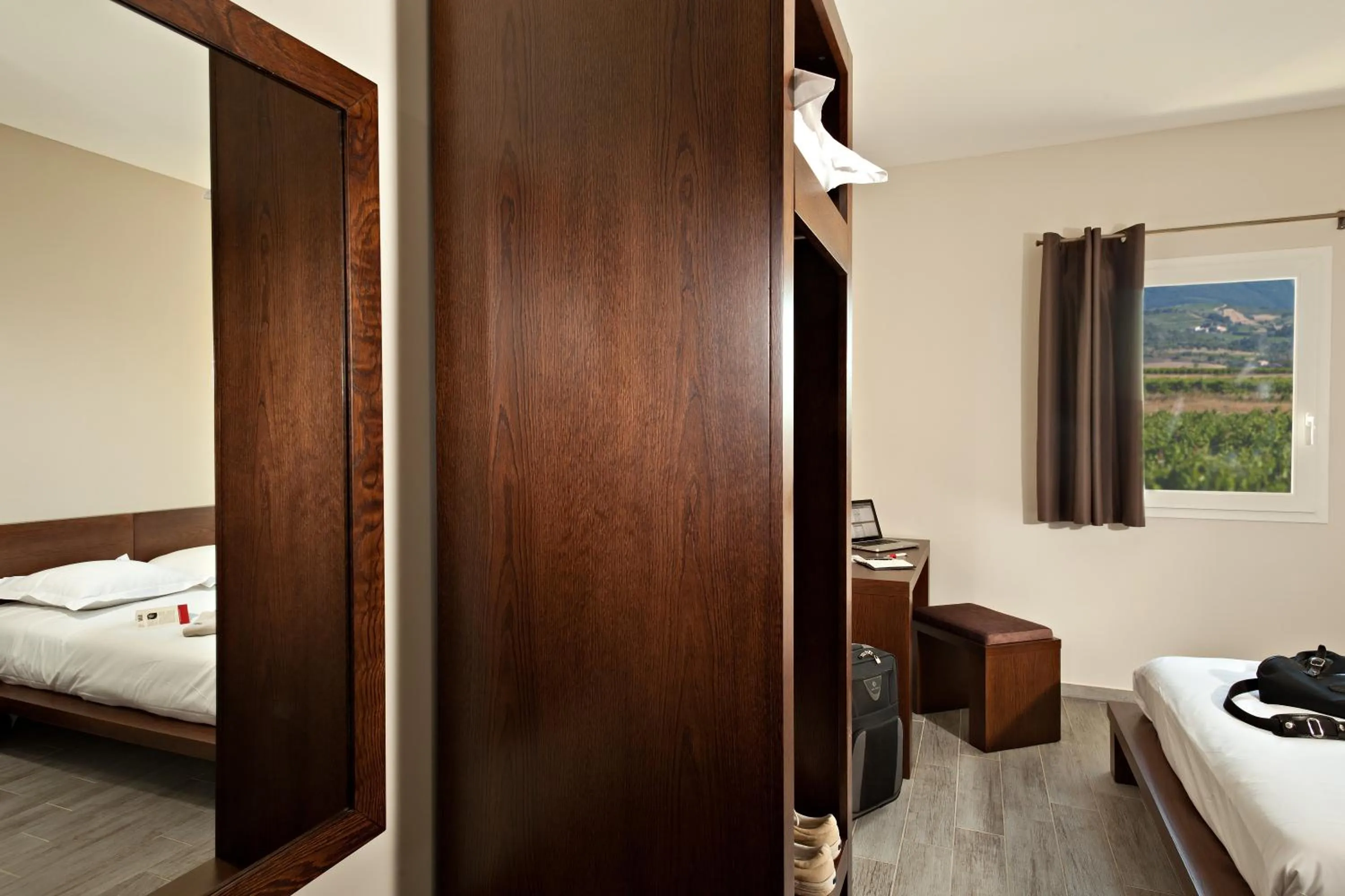 Bedroom, Bed in Le Ya'Tis